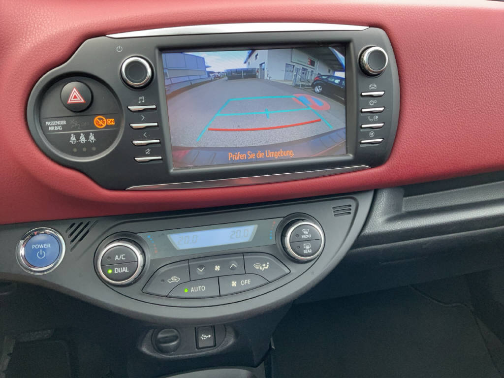 TOYOTA Yaris 1.5 VVT-i HSD Premium-image-11