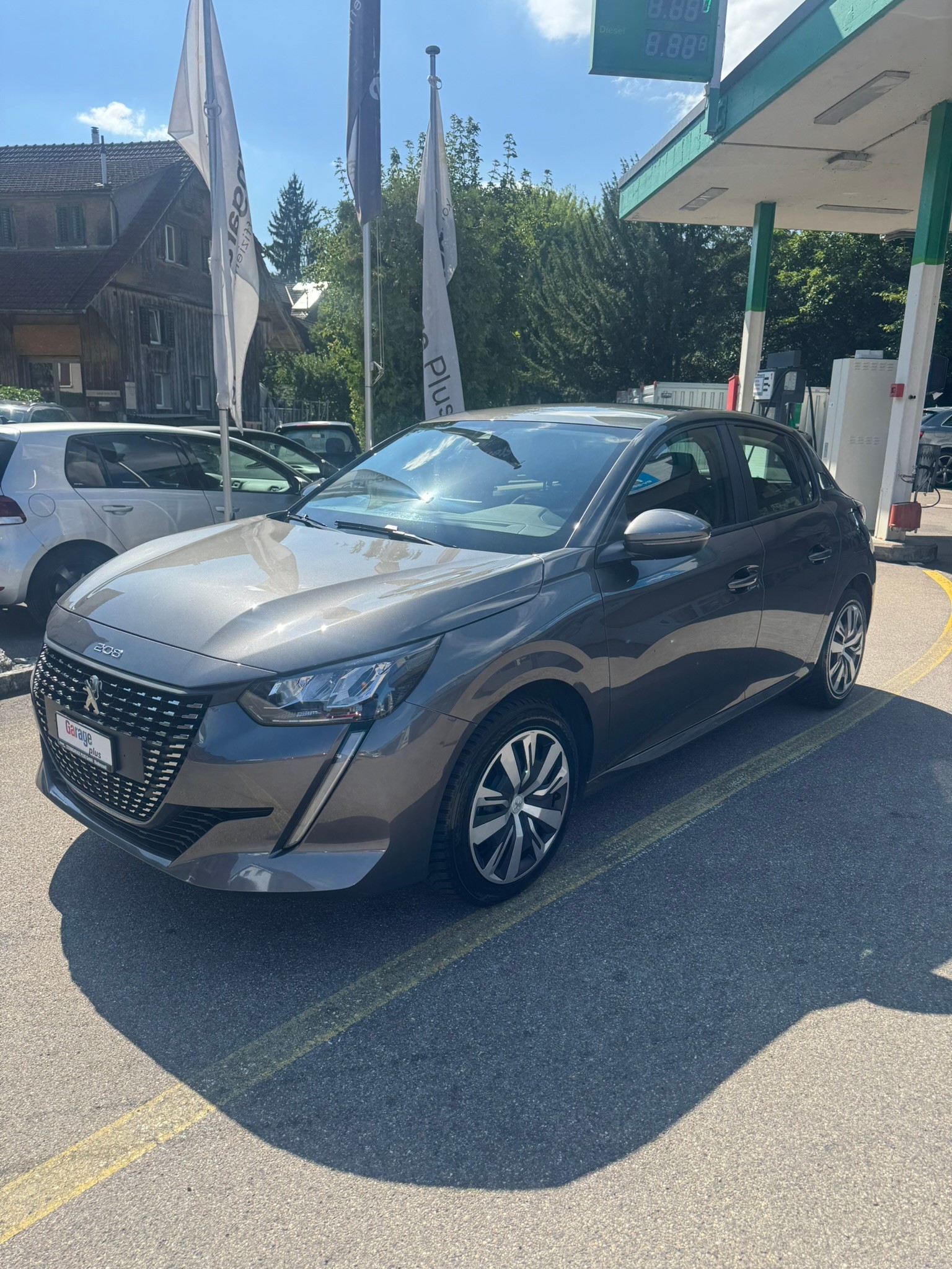 PEUGEOT 208 1.2 PureTech Active EAT8-image-1