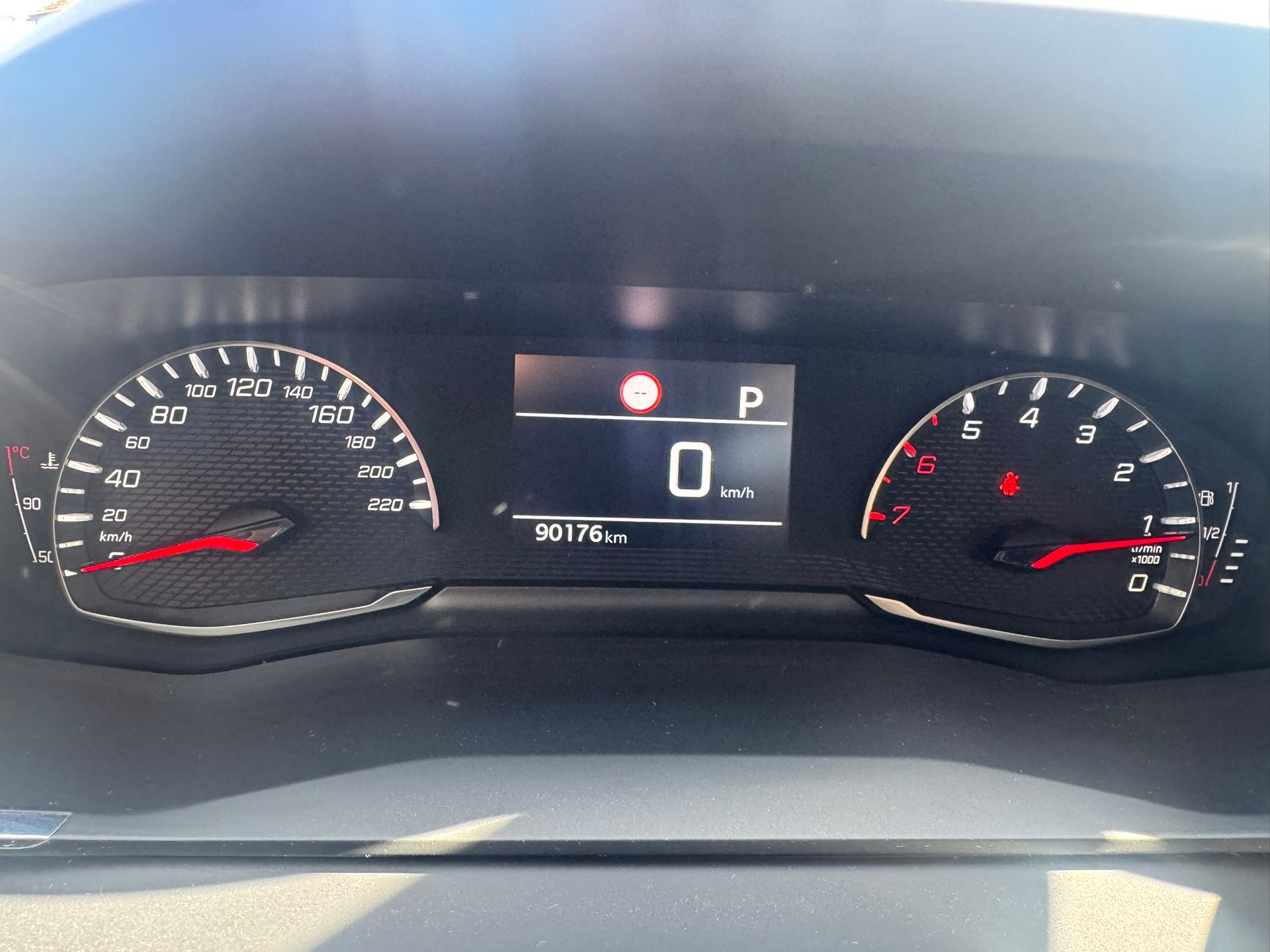 PEUGEOT 208 1.2 PureTech Active EAT8-image-9