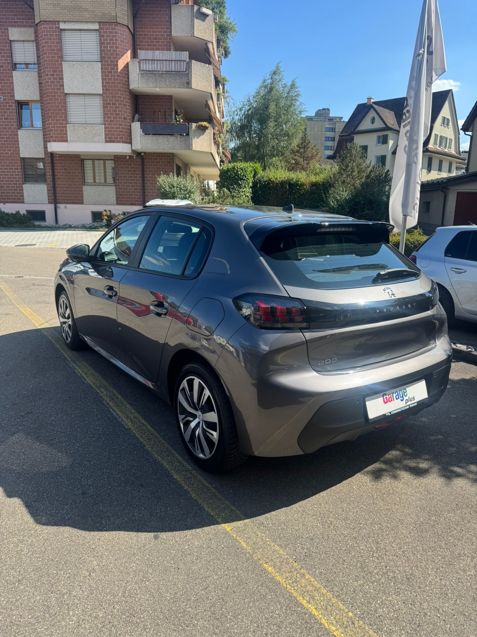 PEUGEOT 208 1.2 PureTech Active EAT8-image-3