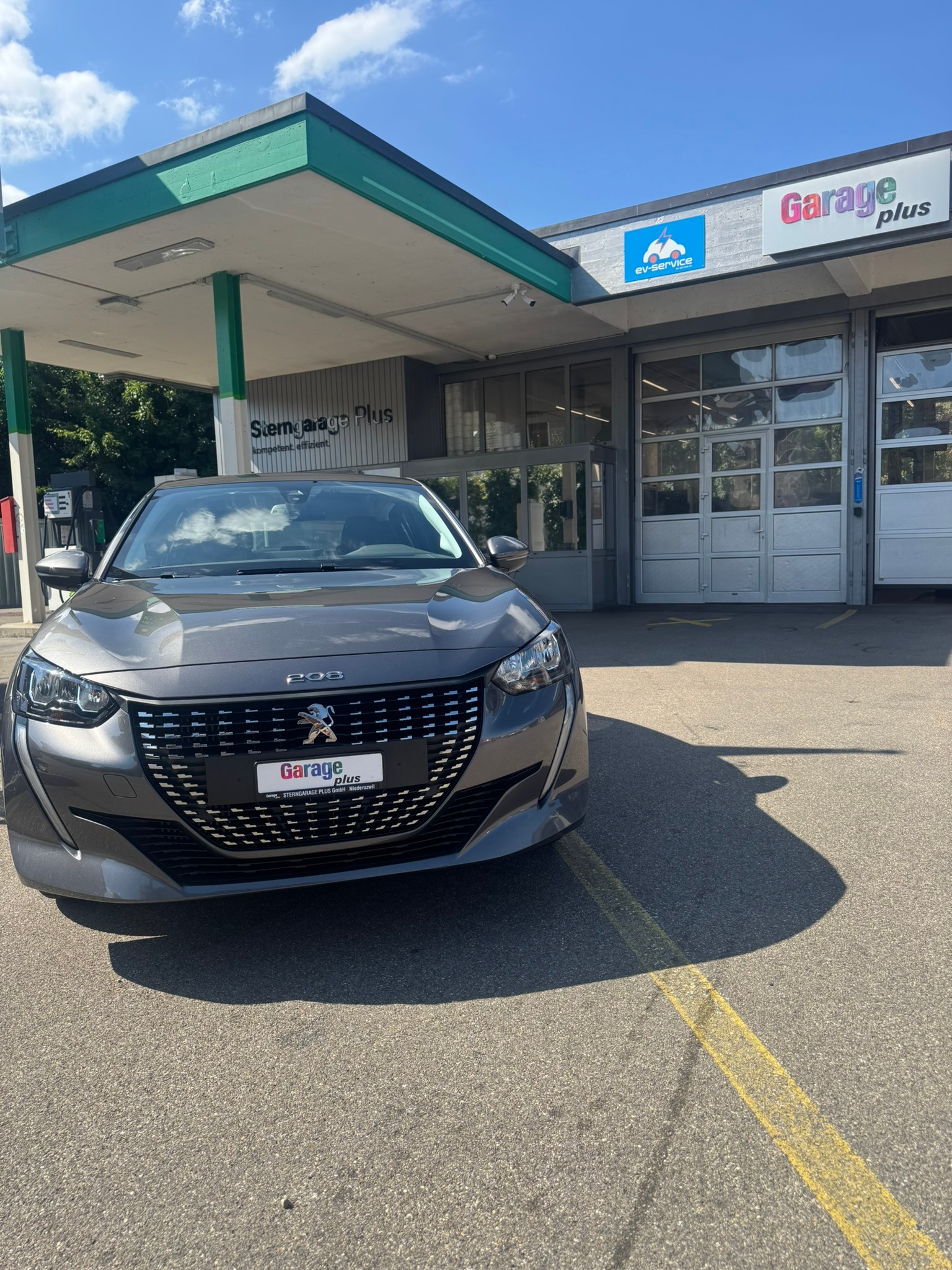 PEUGEOT 208 1.2 PureTech Active EAT8-image-0