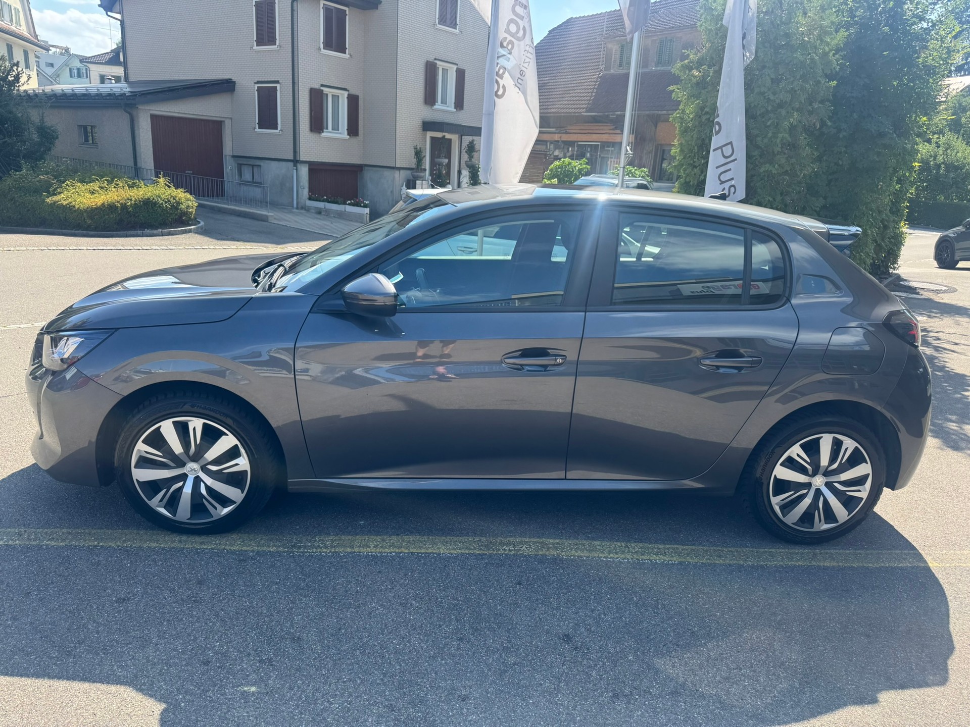 PEUGEOT 208 1.2 PureTech Active EAT8-image-2