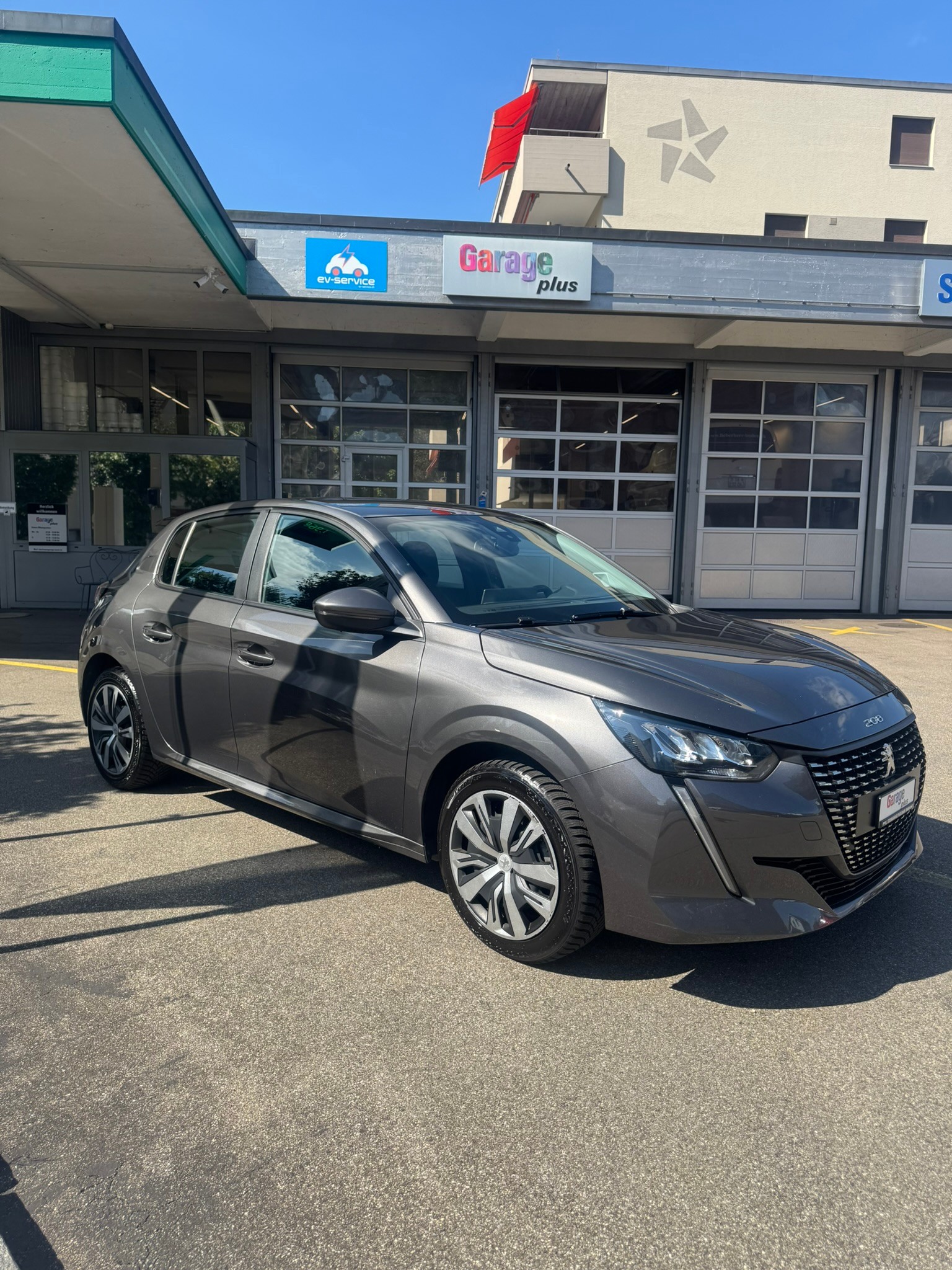 PEUGEOT 208 1.2 PureTech Active EAT8-image-6
