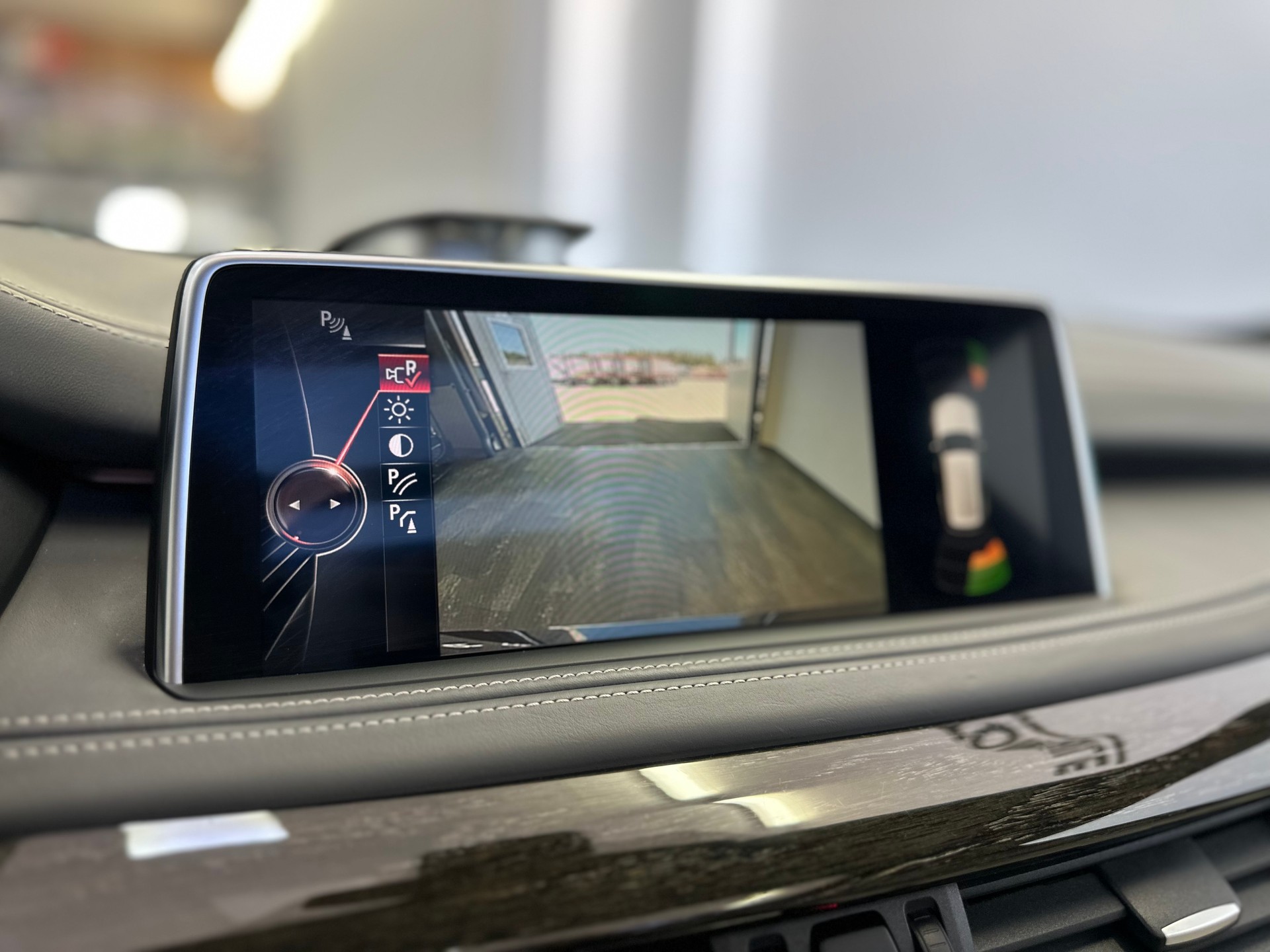 BMW X5 xDrive 50i Steptronic-image-19