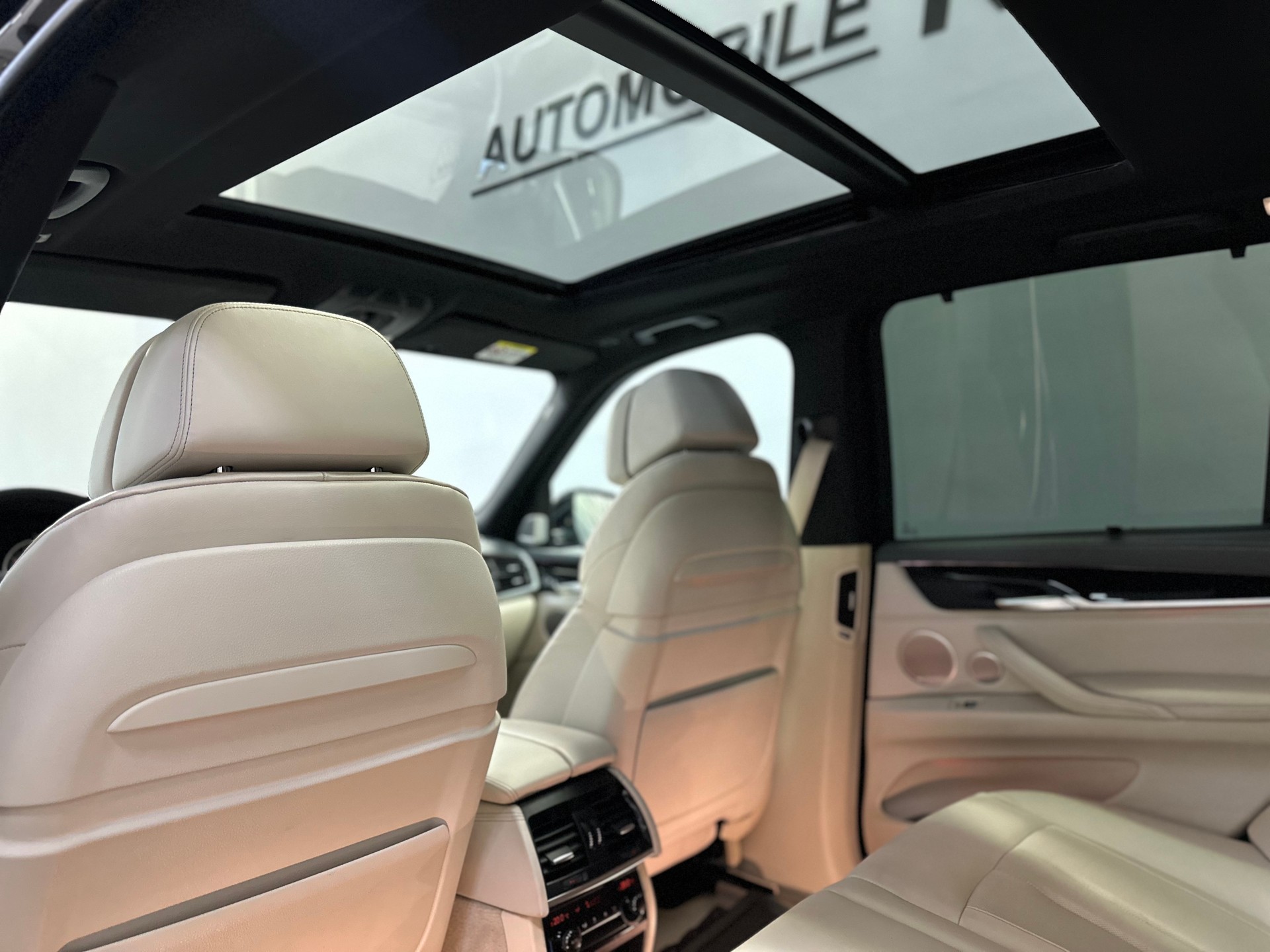 BMW X5 xDrive 50i Steptronic-image-25