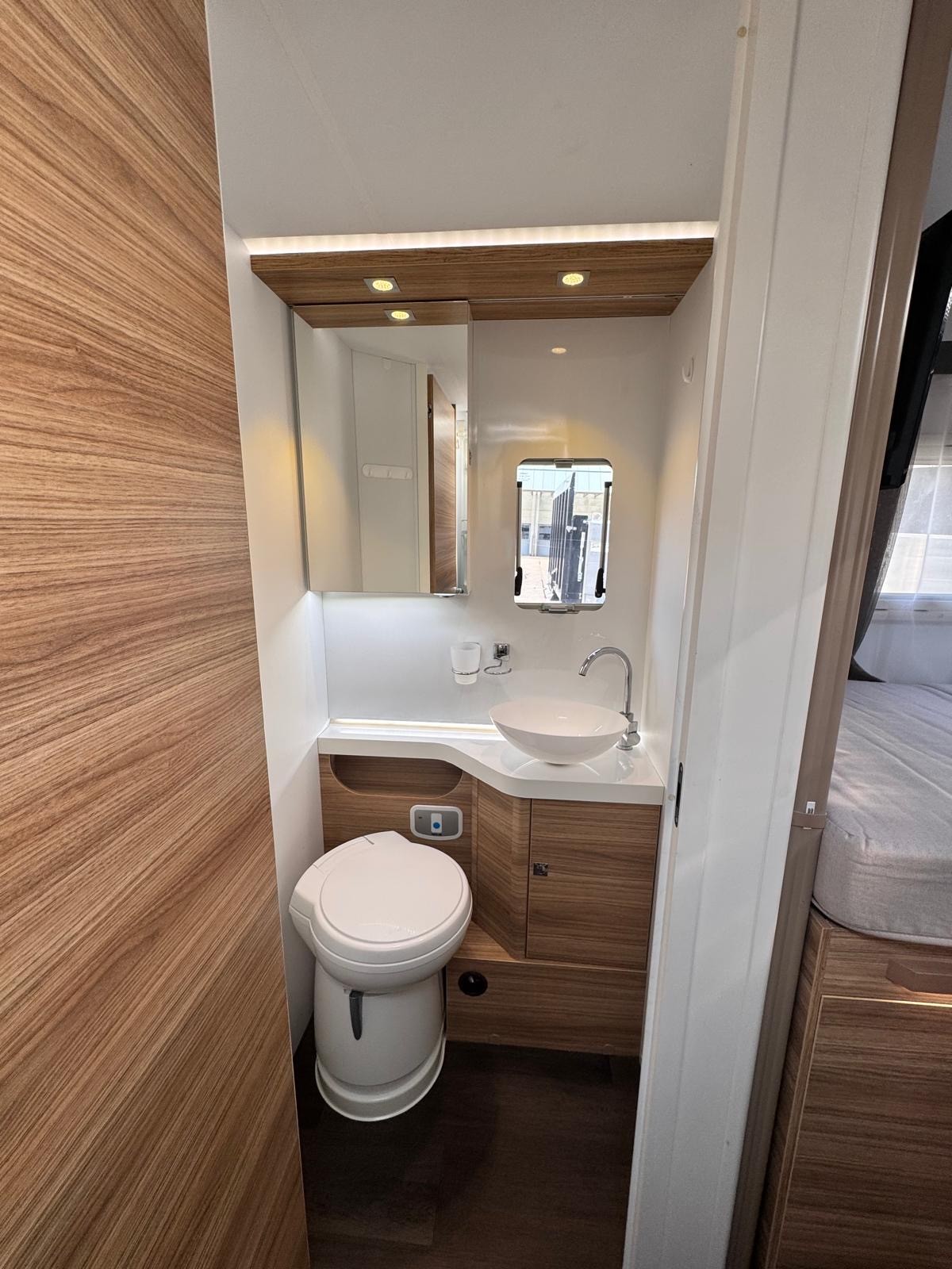 ADRIA Plus 700 SL-image-4