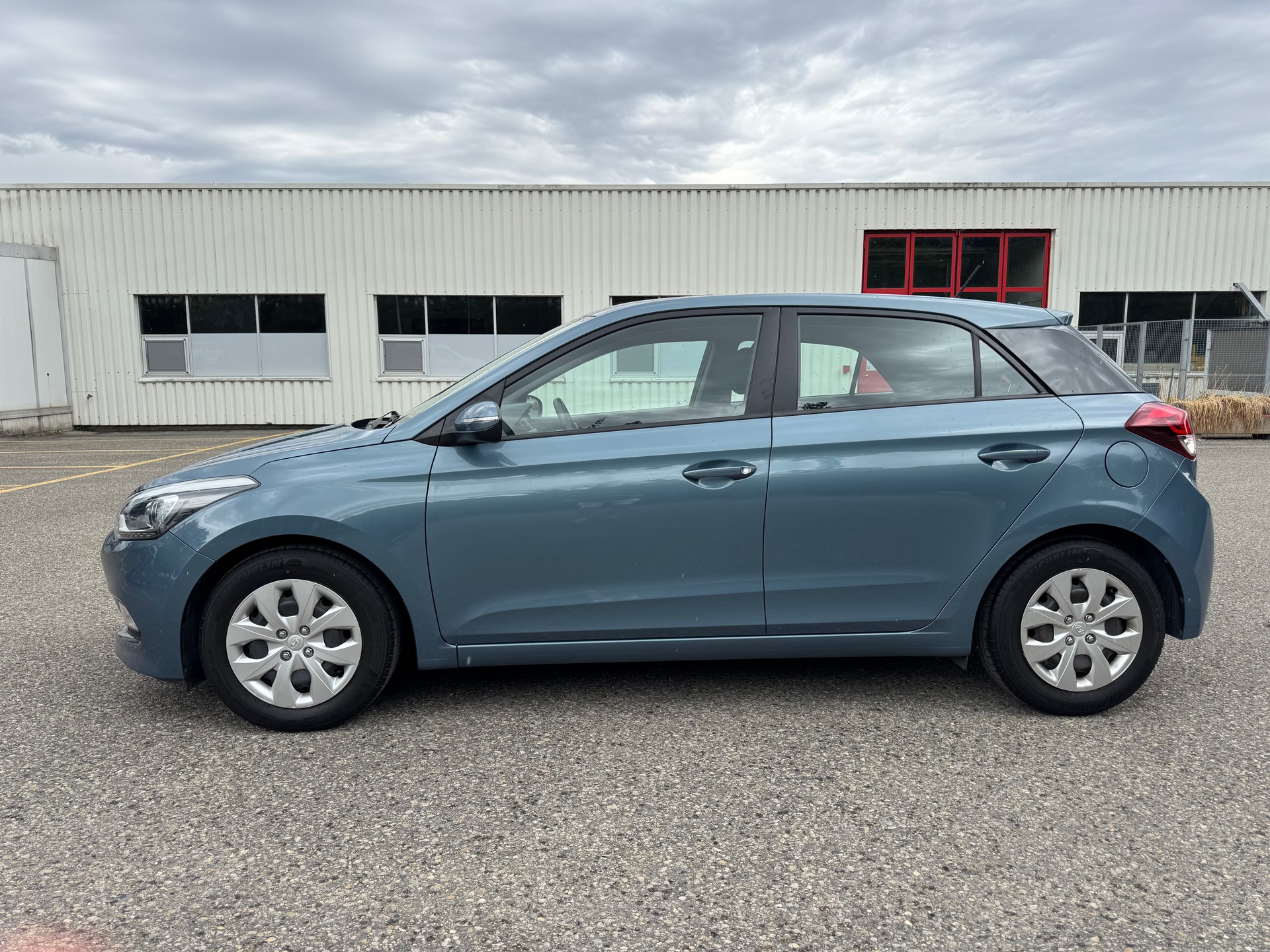 HYUNDAI i20 1.4 Amplia Automatic-image-2