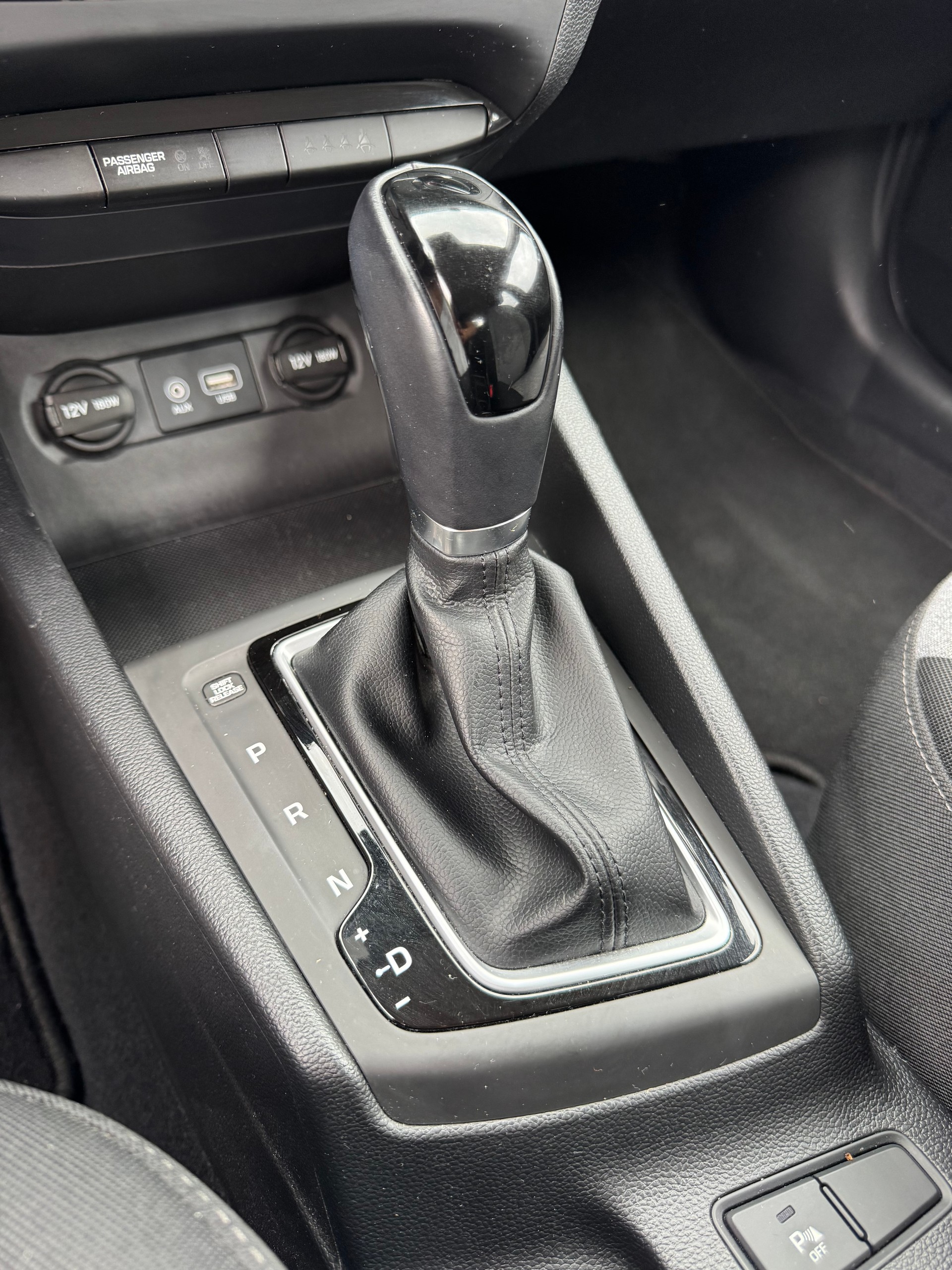 HYUNDAI i20 1.4 Amplia Automatic-image-14