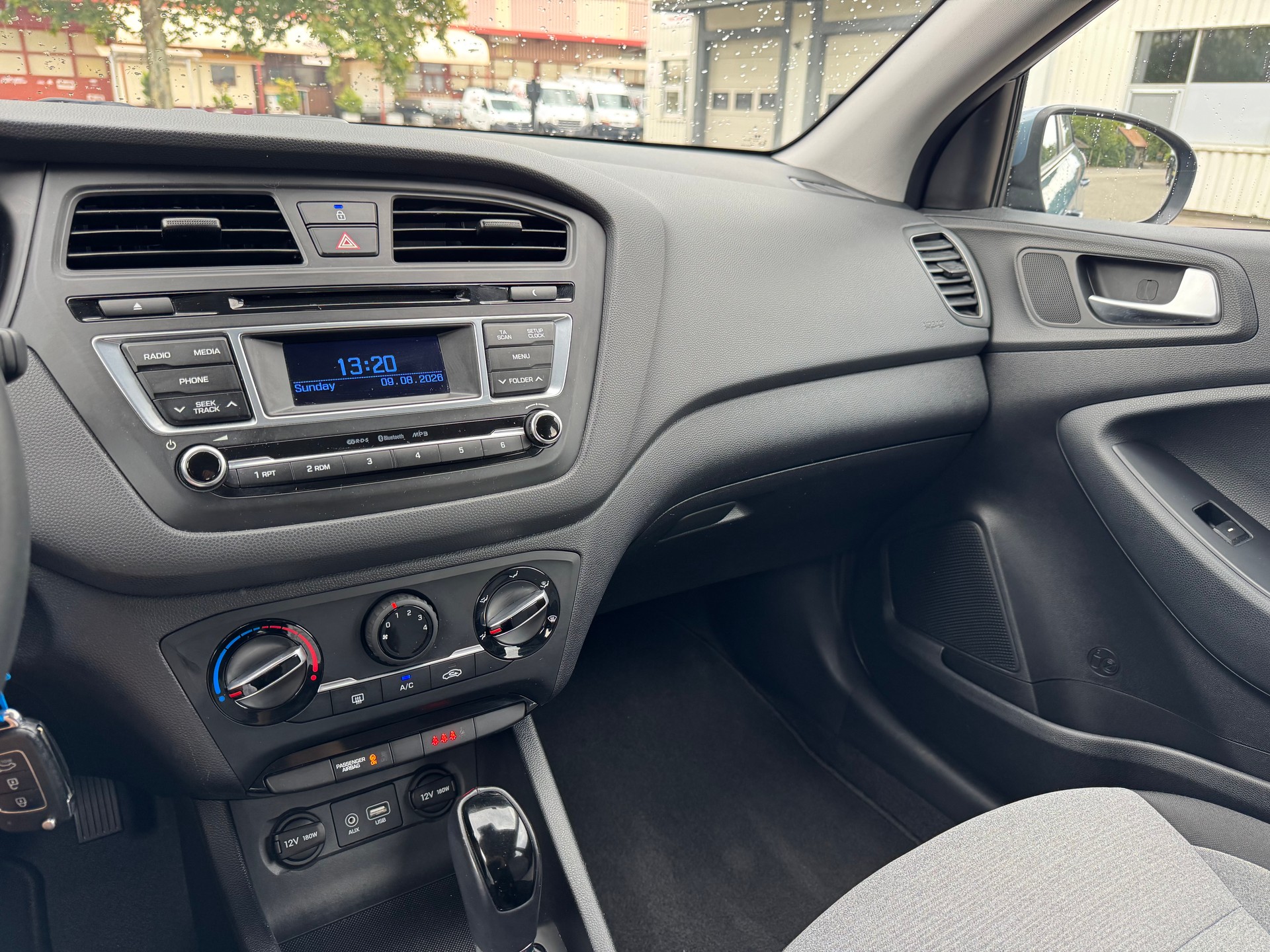 HYUNDAI i20 1.4 Amplia Automatic-image-10