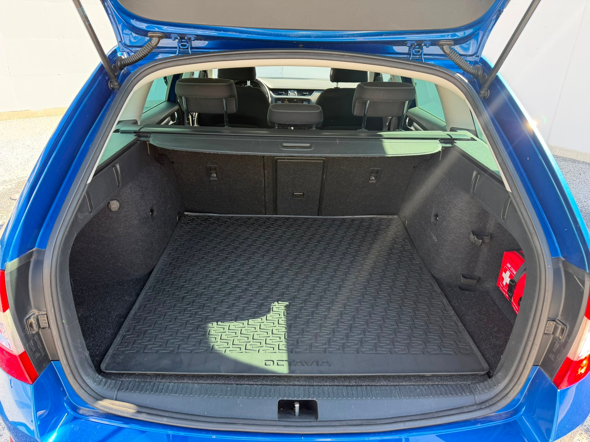 SKODA Octavia Combi 1.8 TSI Swiss Joy 4x4 DSG-image-9