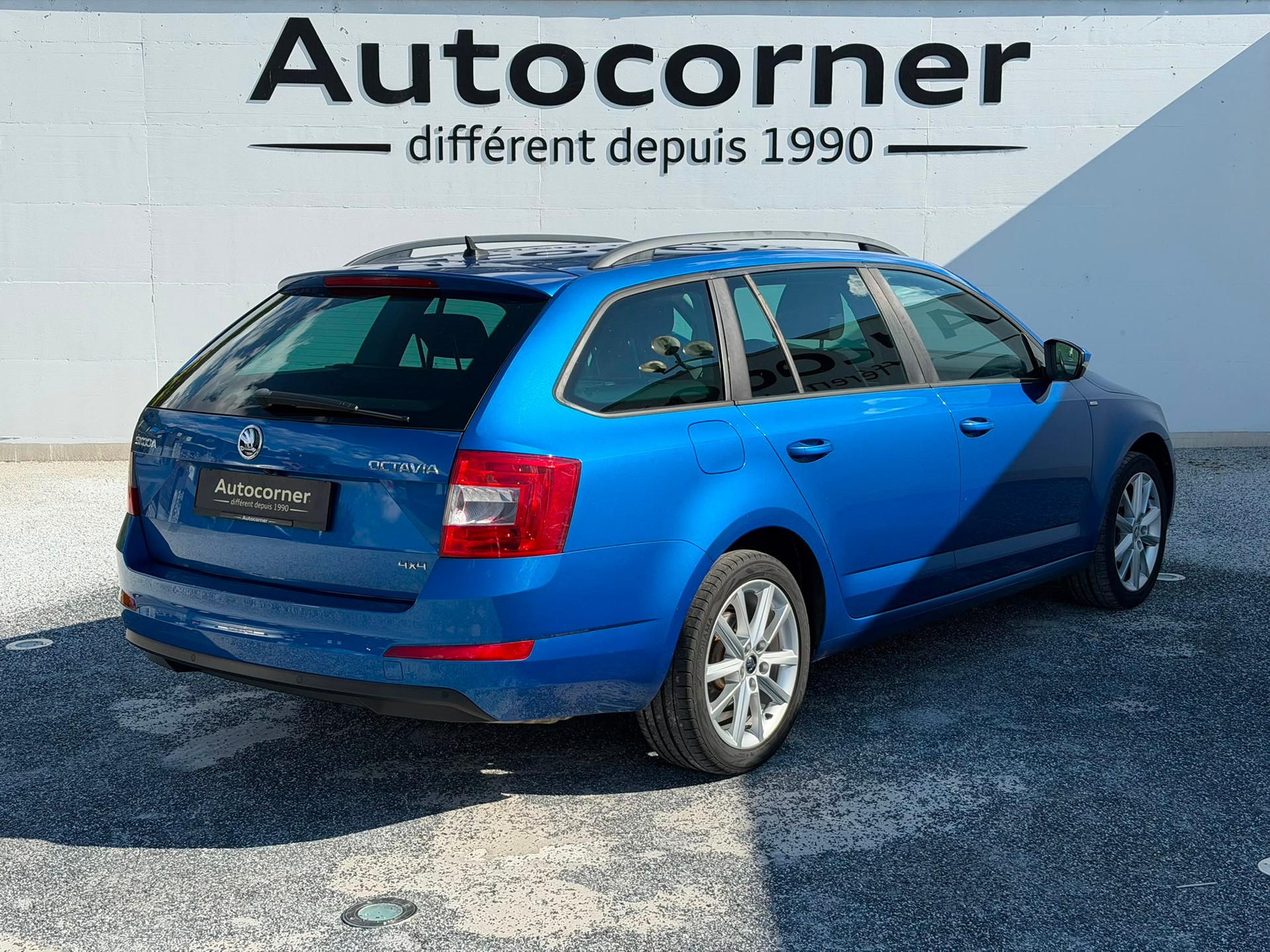 SKODA Octavia Combi 1.8 TSI Swiss Joy 4x4 DSG-image-2