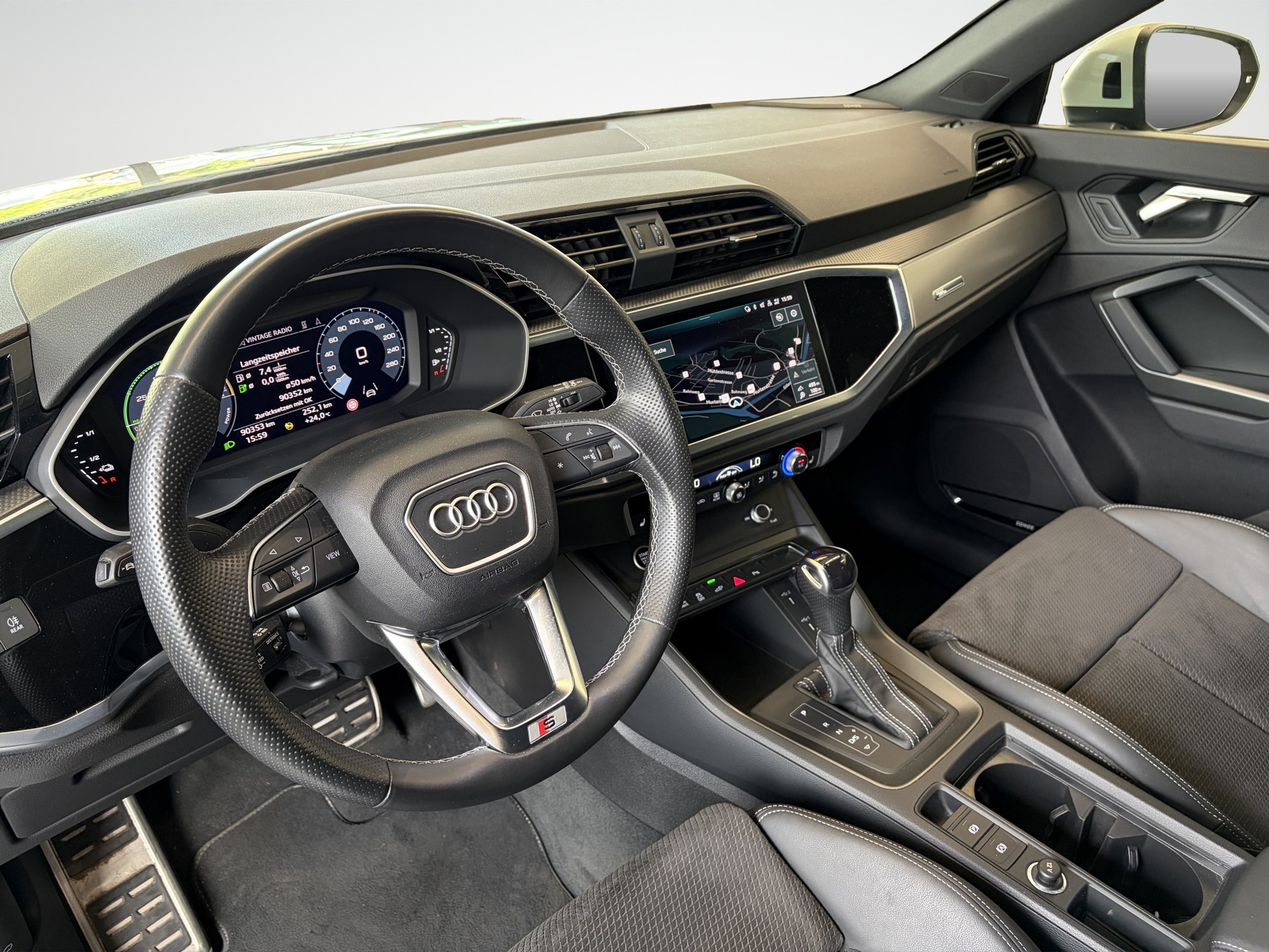 AUDI Q3 Sportback 45 TFSI e S line S-tronic-image-7