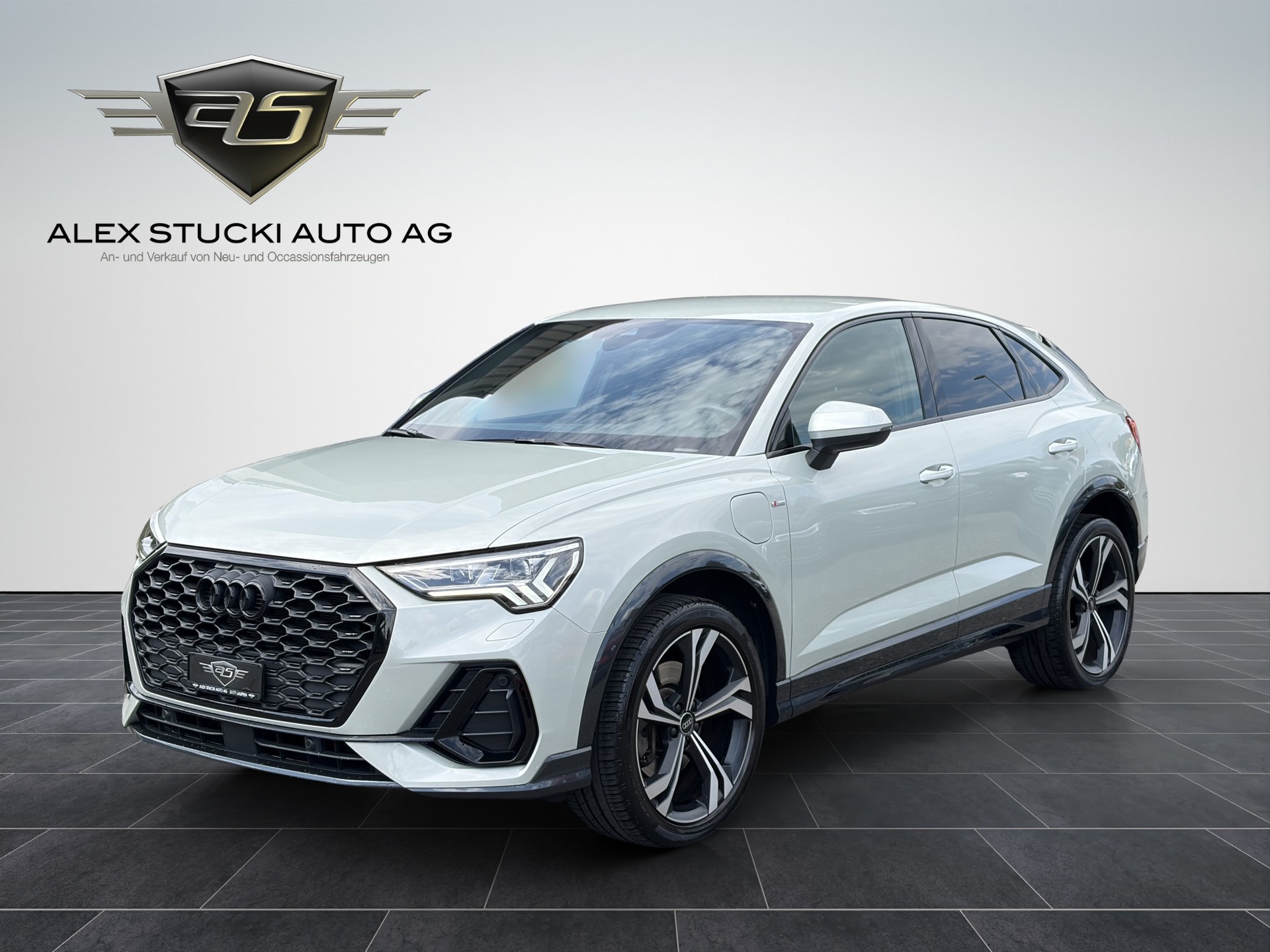 AUDI Q3 Sportback 45 TFSI e S line S-tronic-image-2