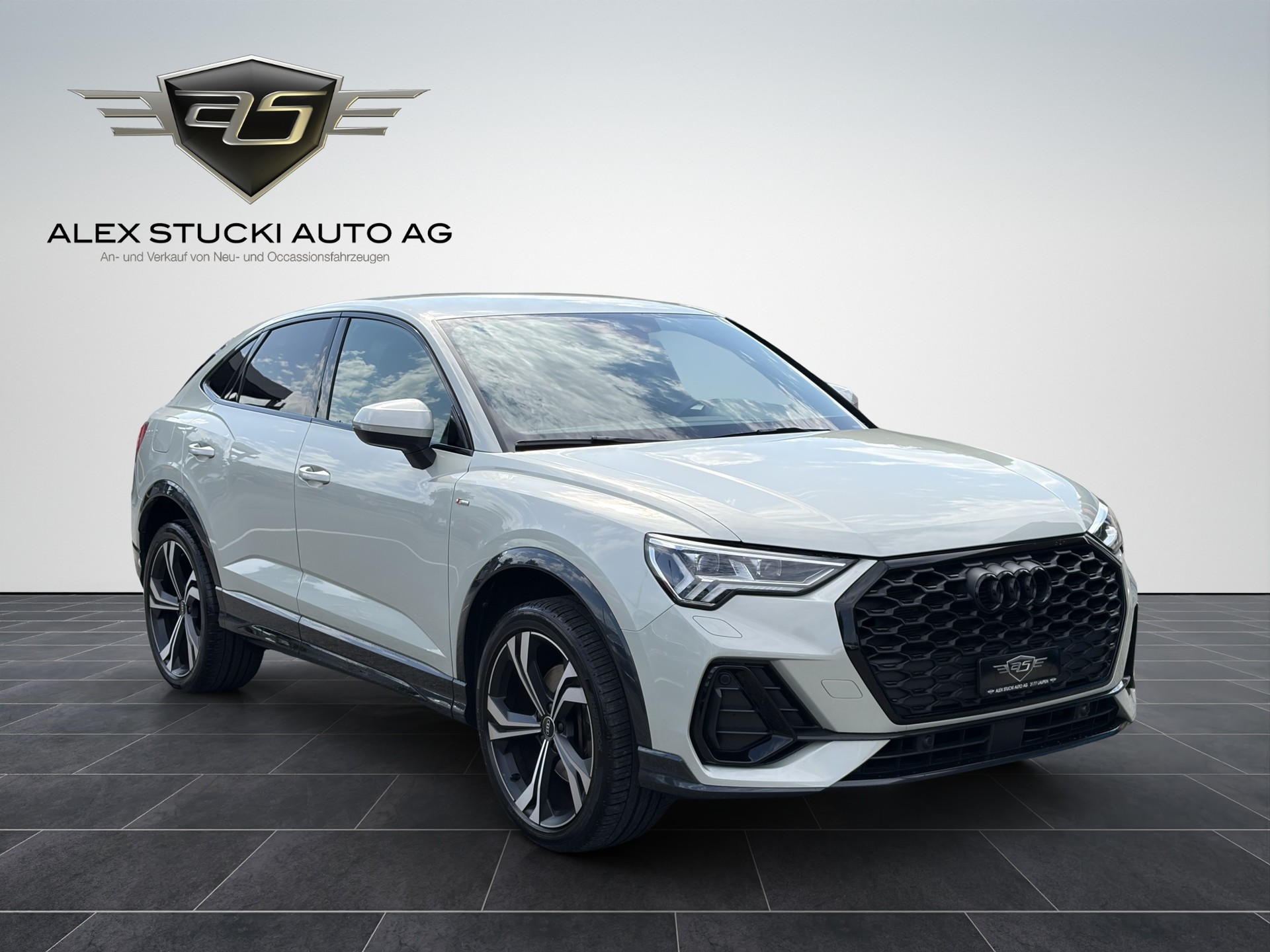 AUDI Q3 Sportback 45 TFSI e S line S-tronic-image-0