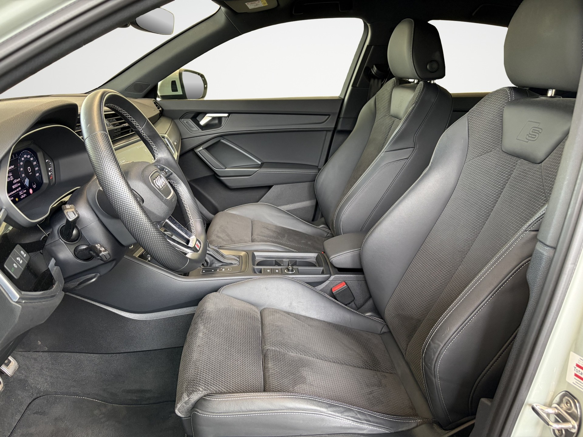 AUDI Q3 Sportback 45 TFSI e S line S-tronic-image-10