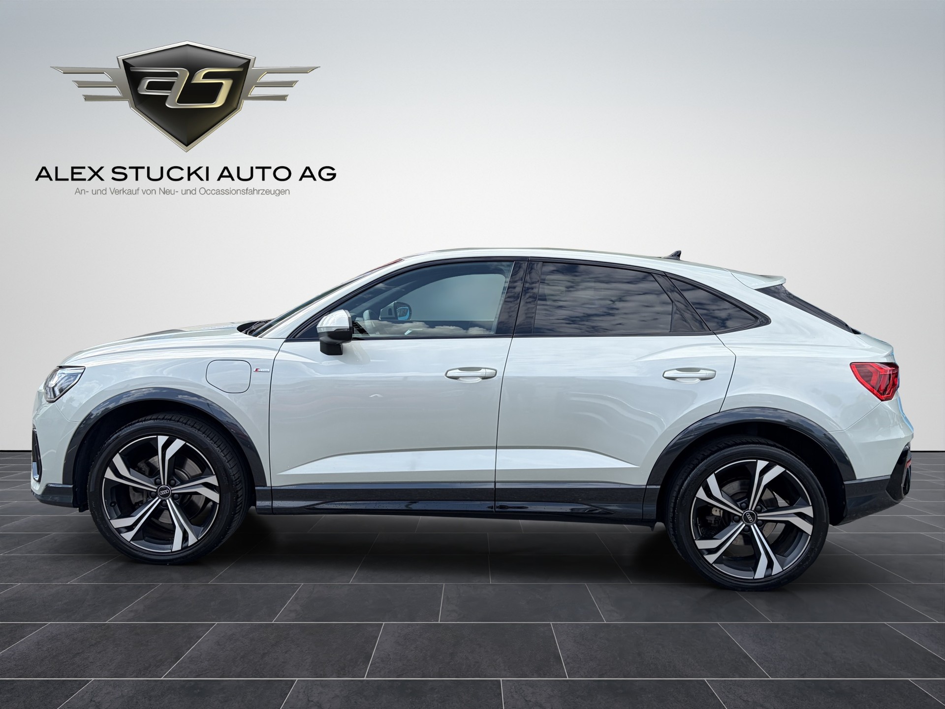 AUDI Q3 Sportback 45 TFSI e S line S-tronic-image-3