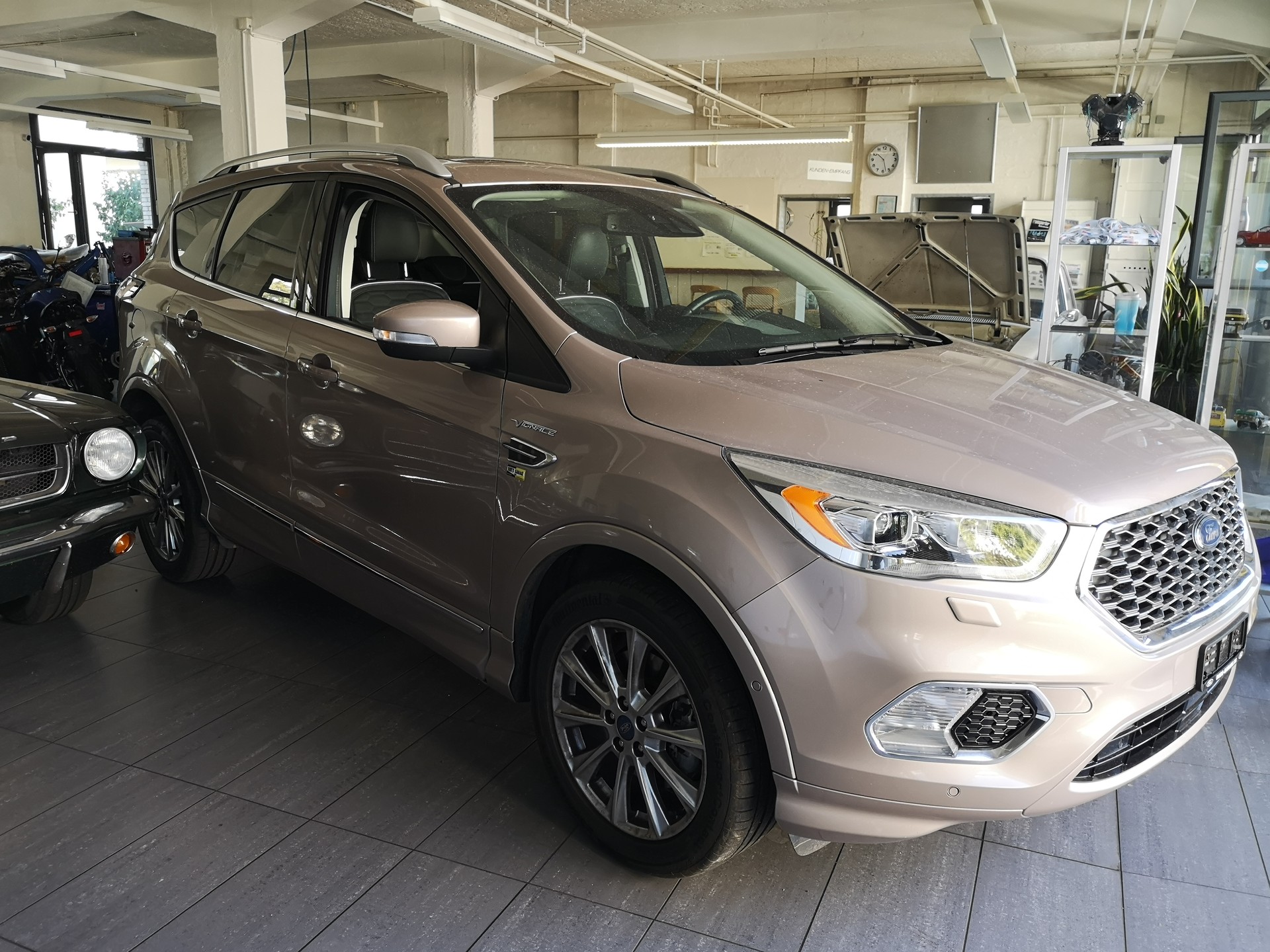 FORD Kuga 2.0 TDCi Vignale 4WD PowerShift-image-1