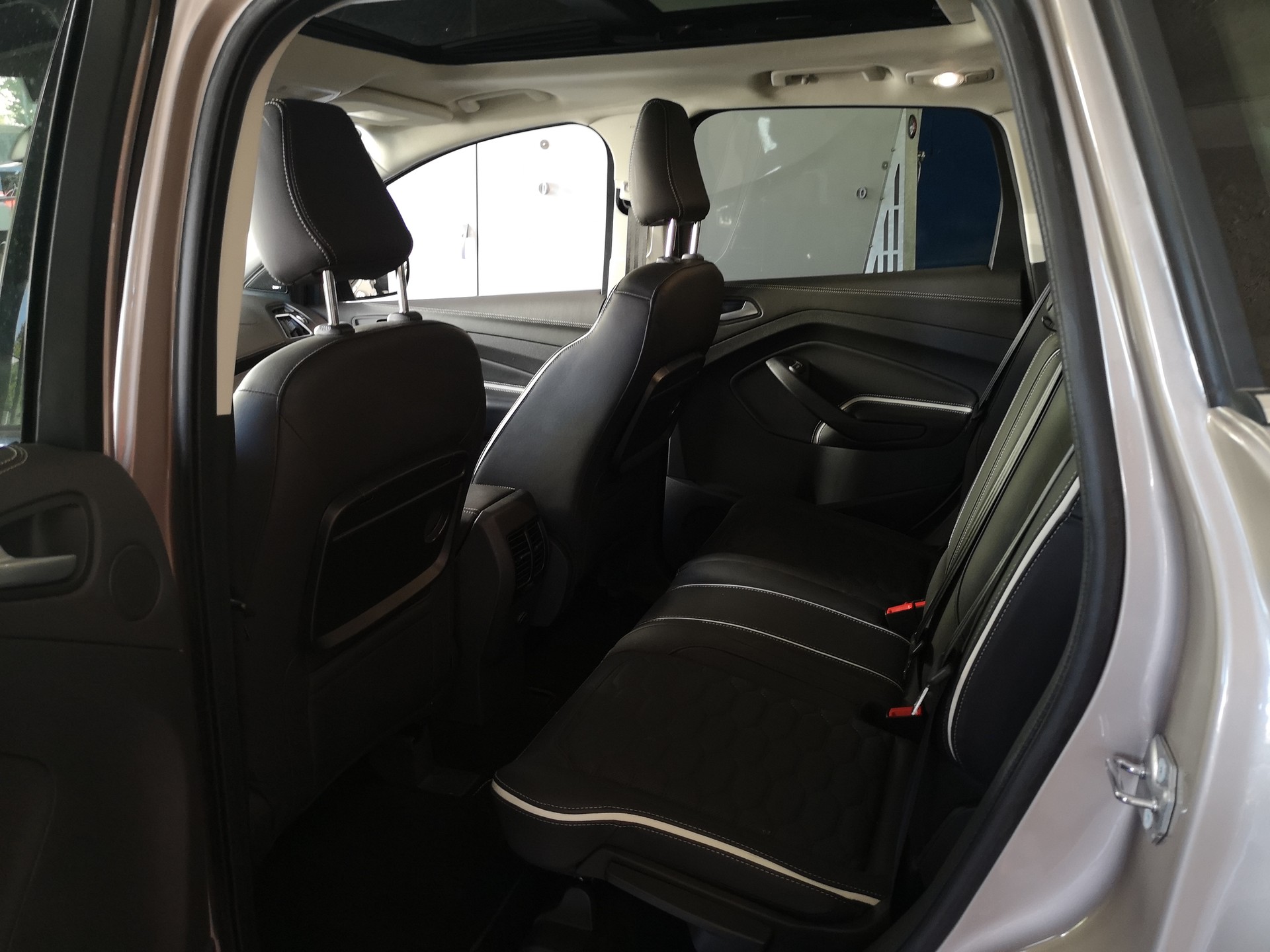 FORD Kuga 2.0 TDCi Vignale 4WD PowerShift-image-8