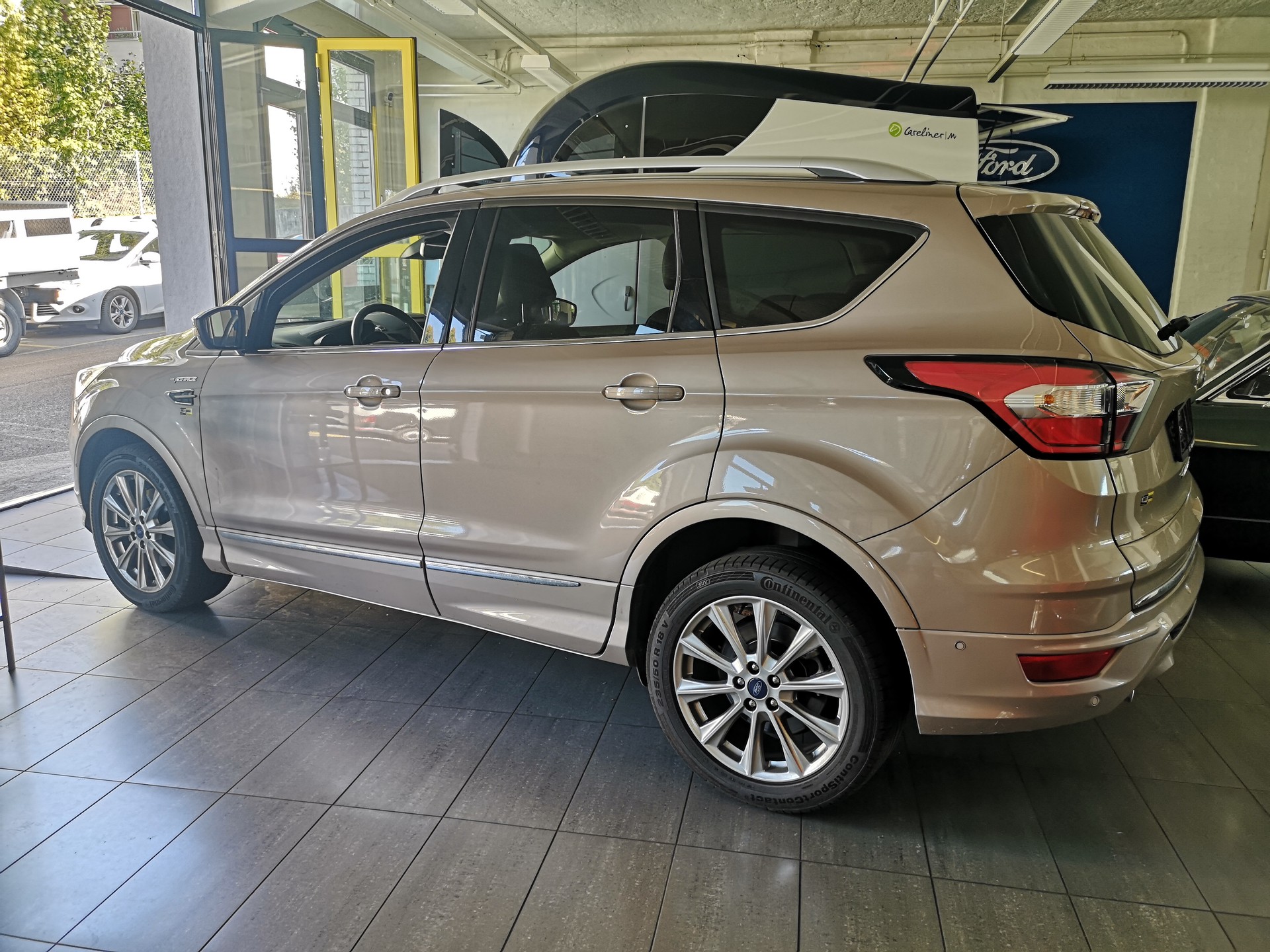 FORD Kuga 2.0 TDCi Vignale 4WD PowerShift-image-2