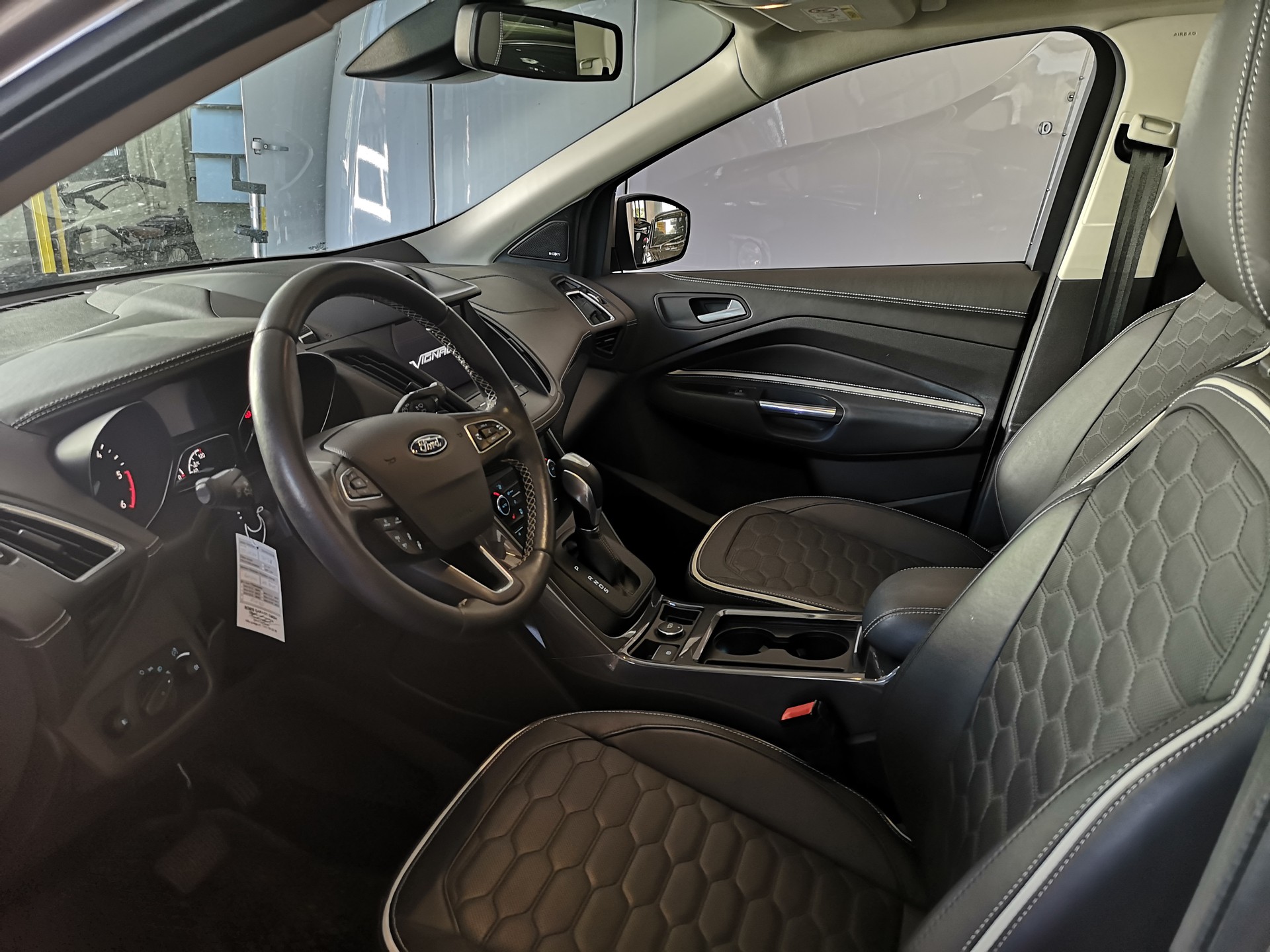 FORD Kuga 2.0 TDCi Vignale 4WD PowerShift-image-5