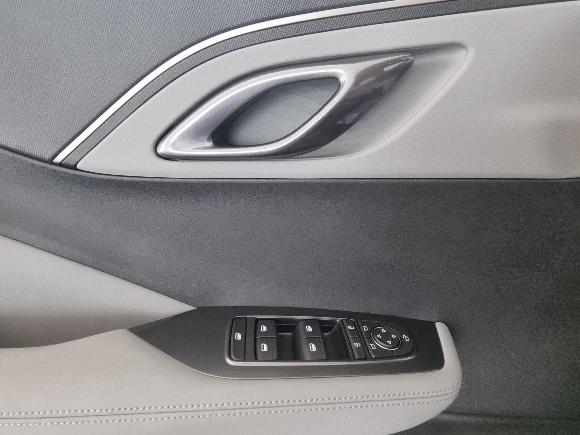 BYD Dolphin Surf 43kWh Comfort-image-11