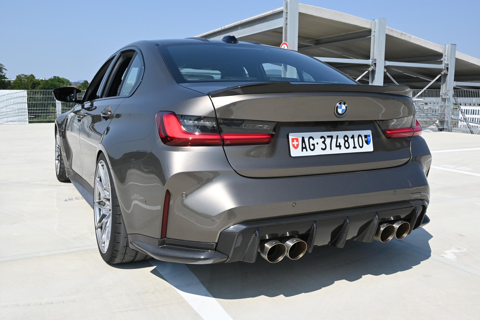 BMW M3 Competition-showroom-element-3