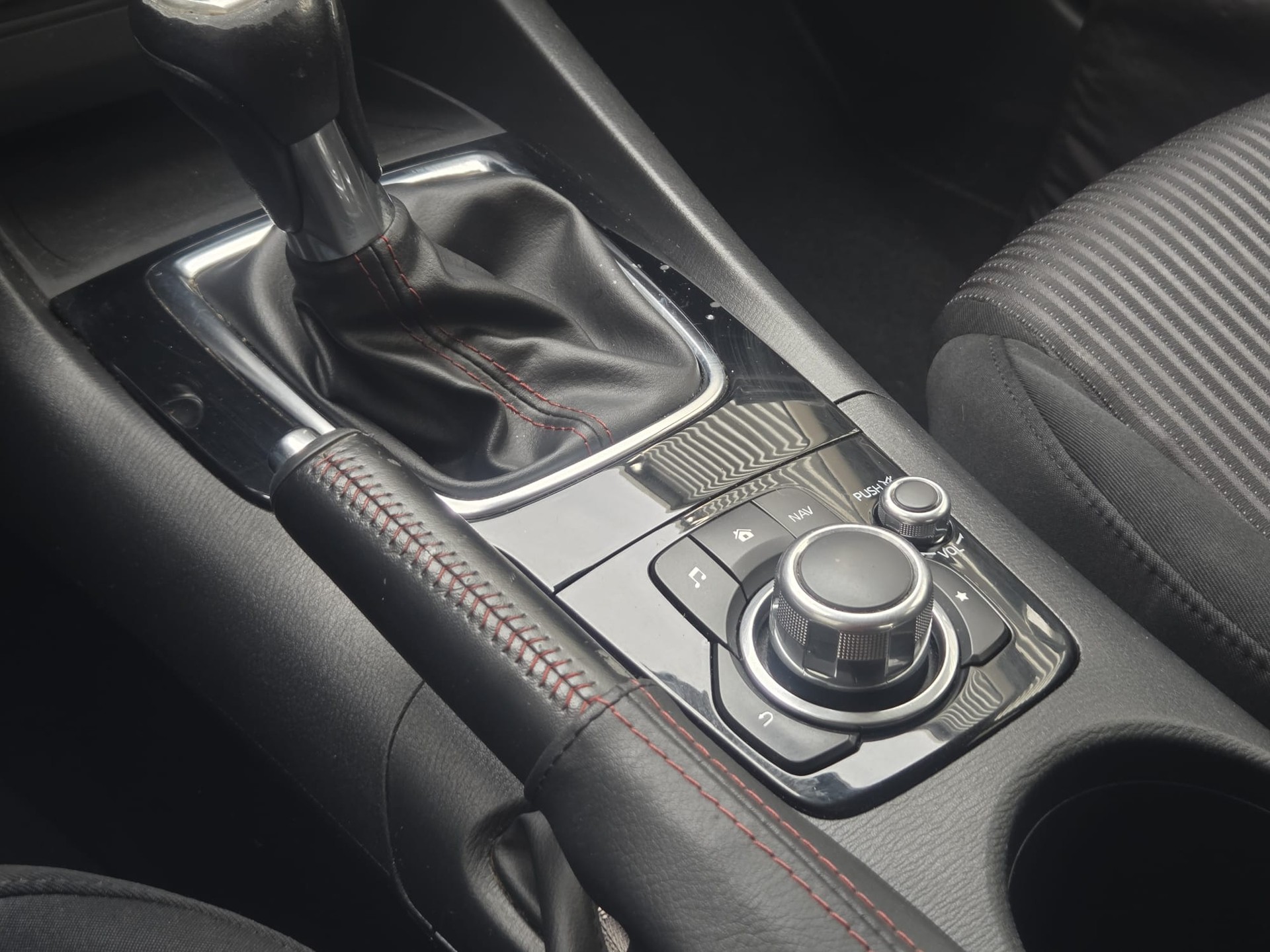 MAZDA 3 2.0 16V Revolution ** Expertise du jour ** Frish MFK **-image-7