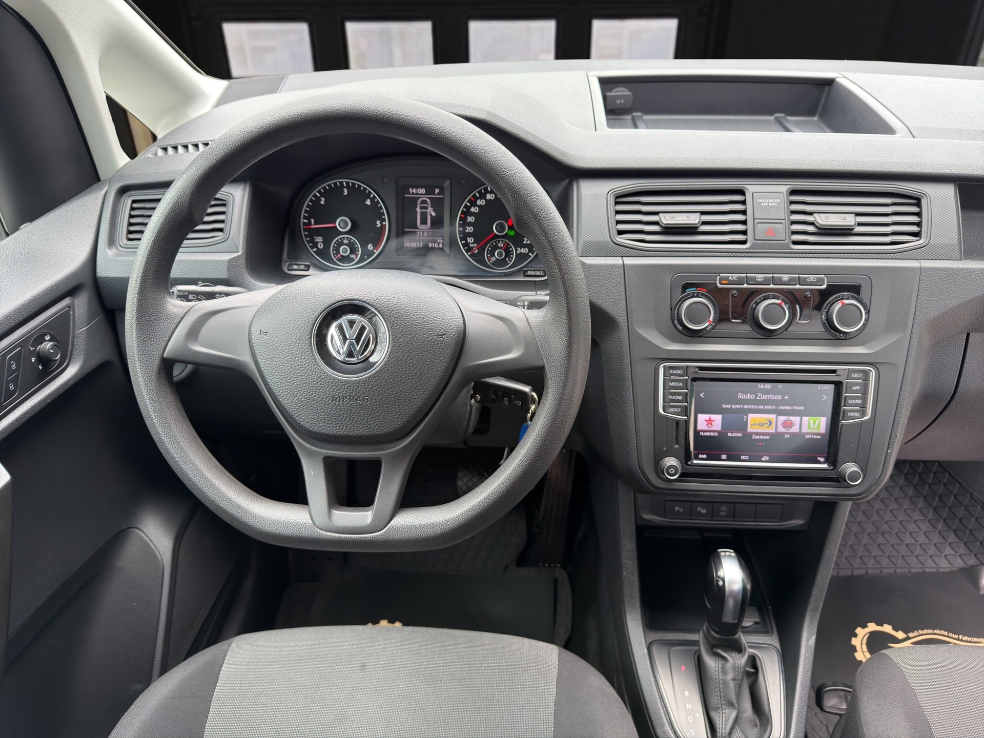 VW Caddy 2.0TDI BlueMotion Technology DSG-image-11