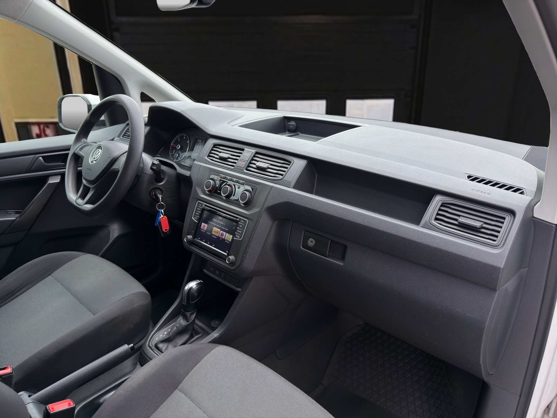 VW Caddy 2.0TDI BlueMotion Technology DSG-image-9