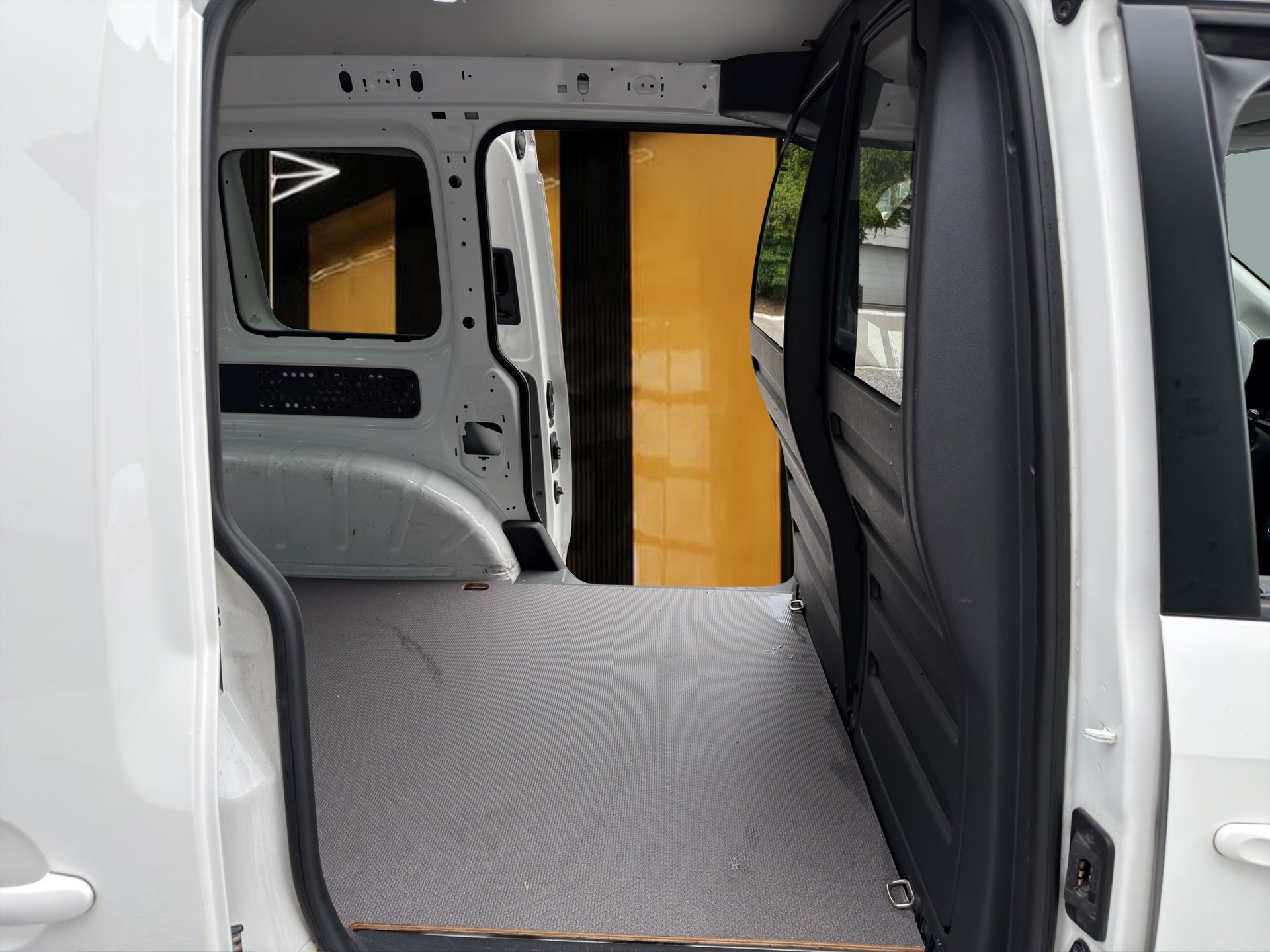 VW Caddy 2.0TDI BlueMotion Technology DSG-image-12