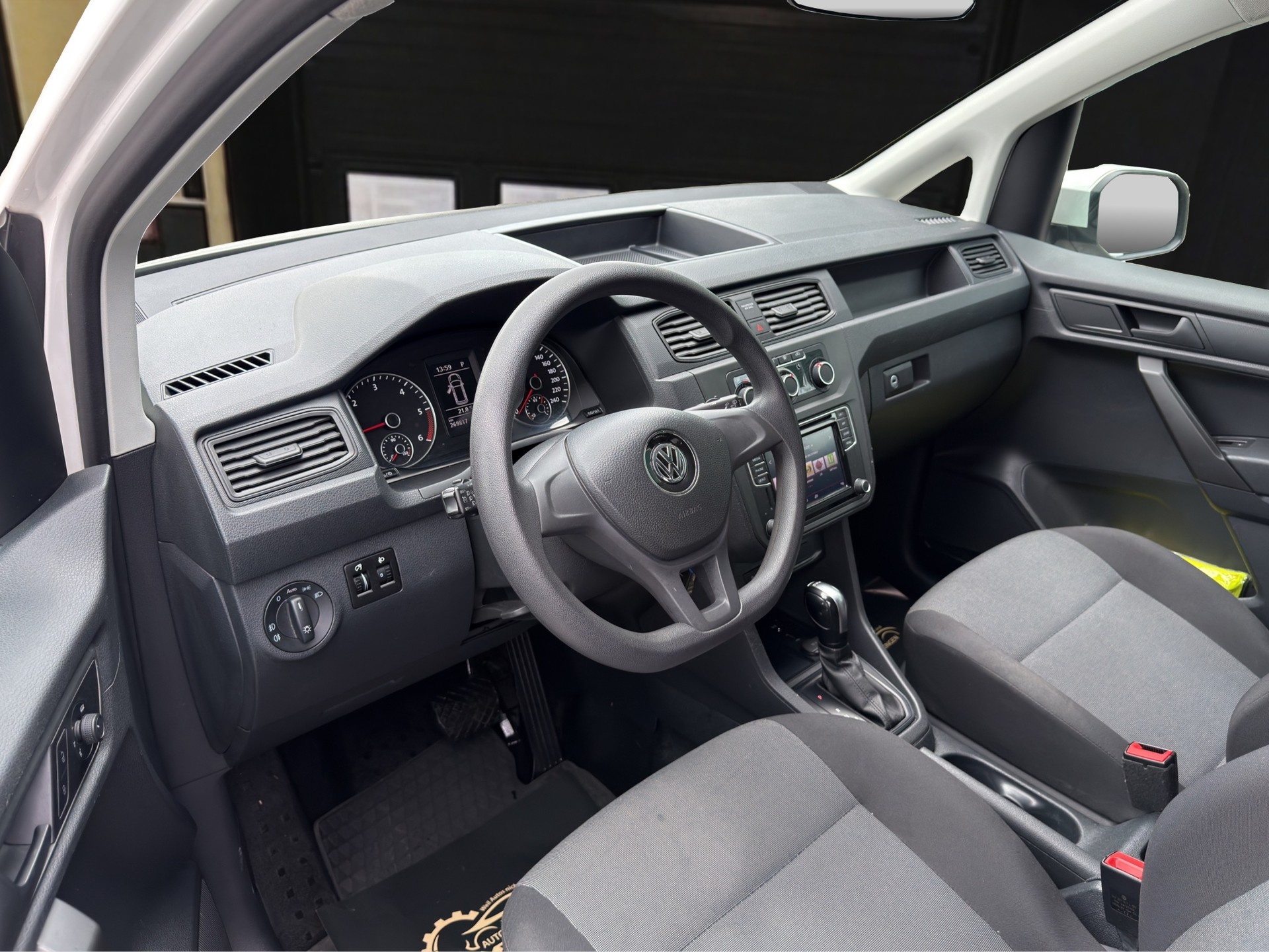 VW Caddy 2.0TDI BlueMotion Technology DSG-image-8