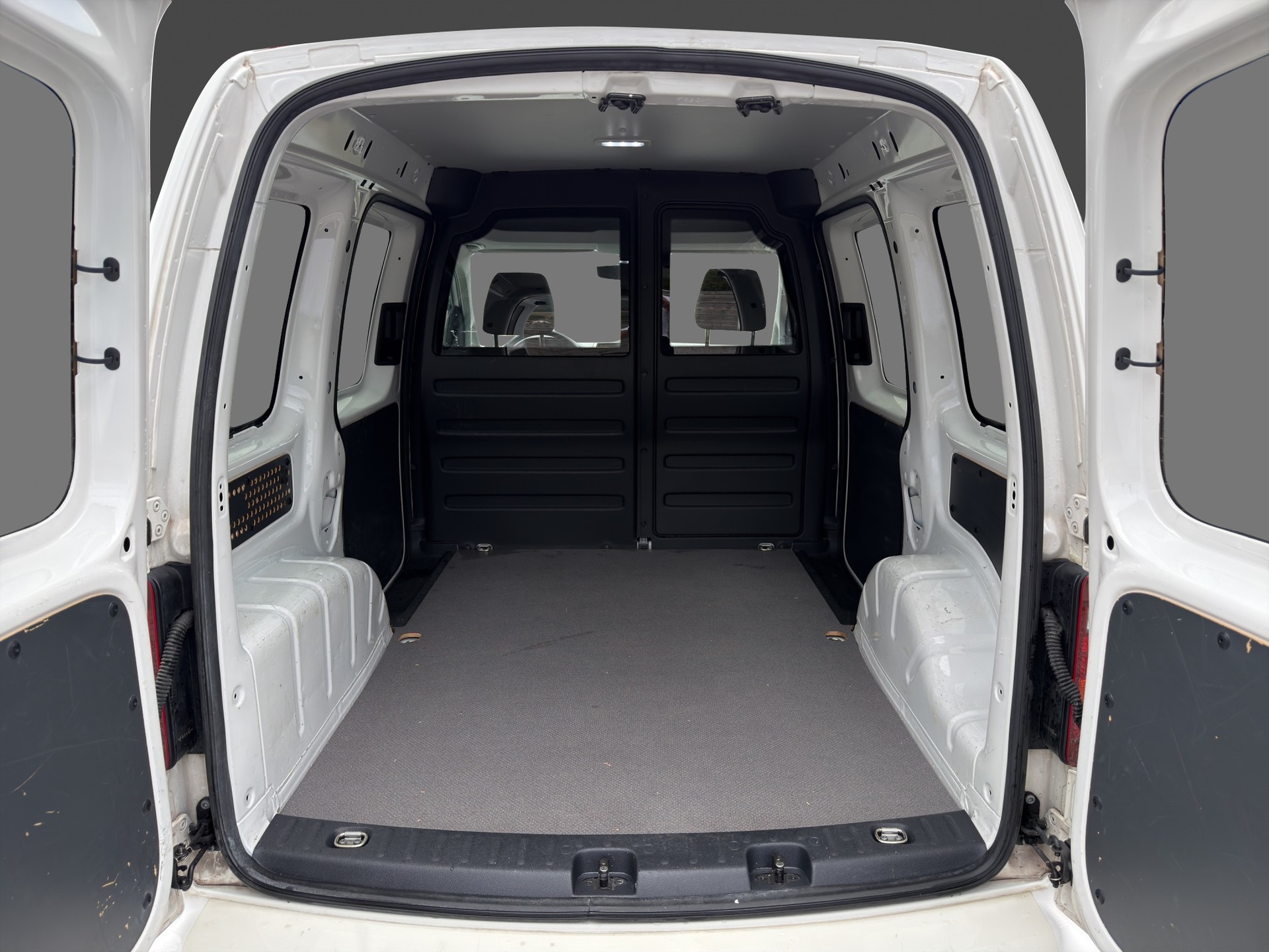 VW Caddy 2.0TDI BlueMotion Technology DSG-image-14