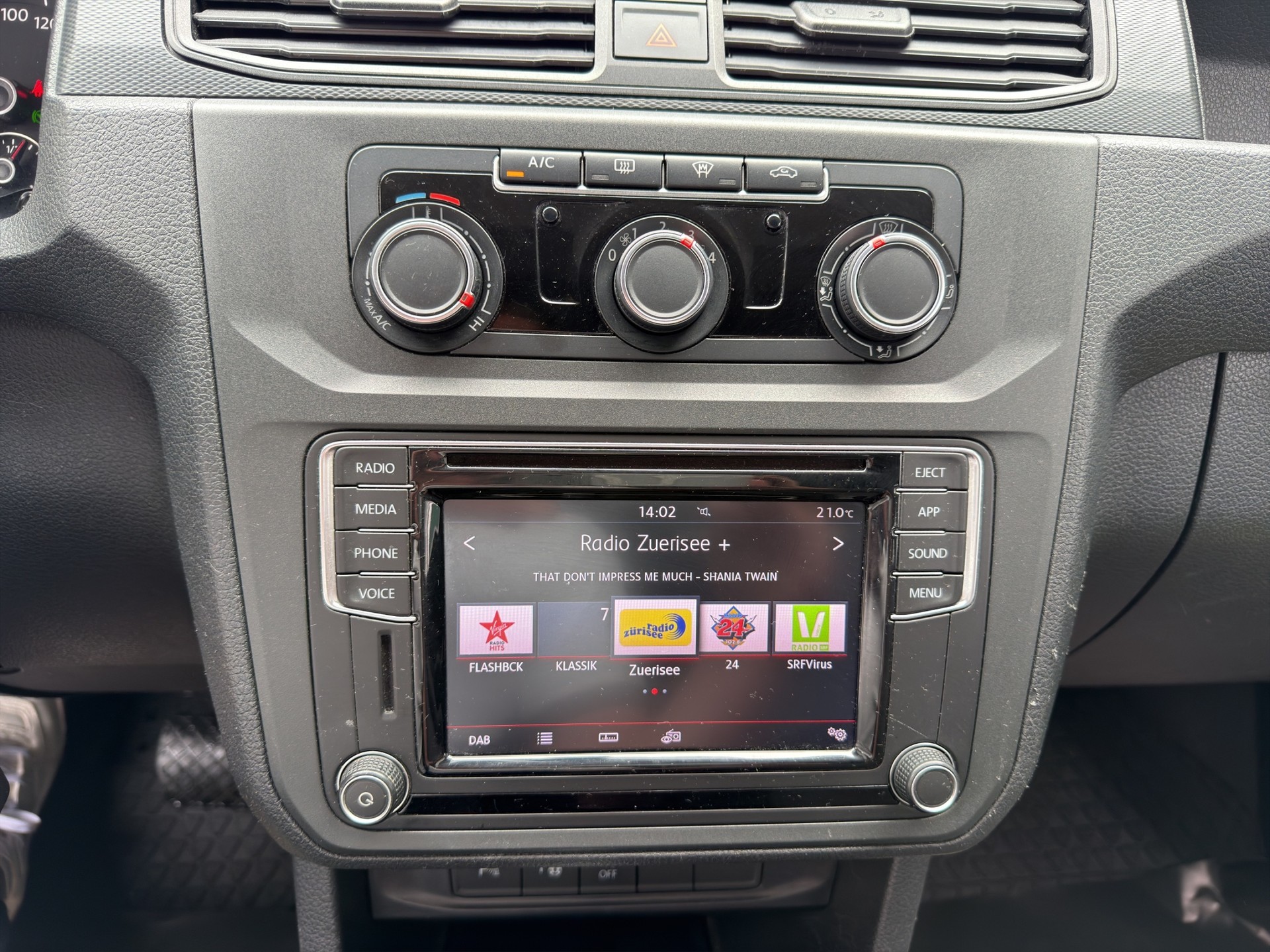 VW Caddy 2.0TDI BlueMotion Technology DSG-image-15