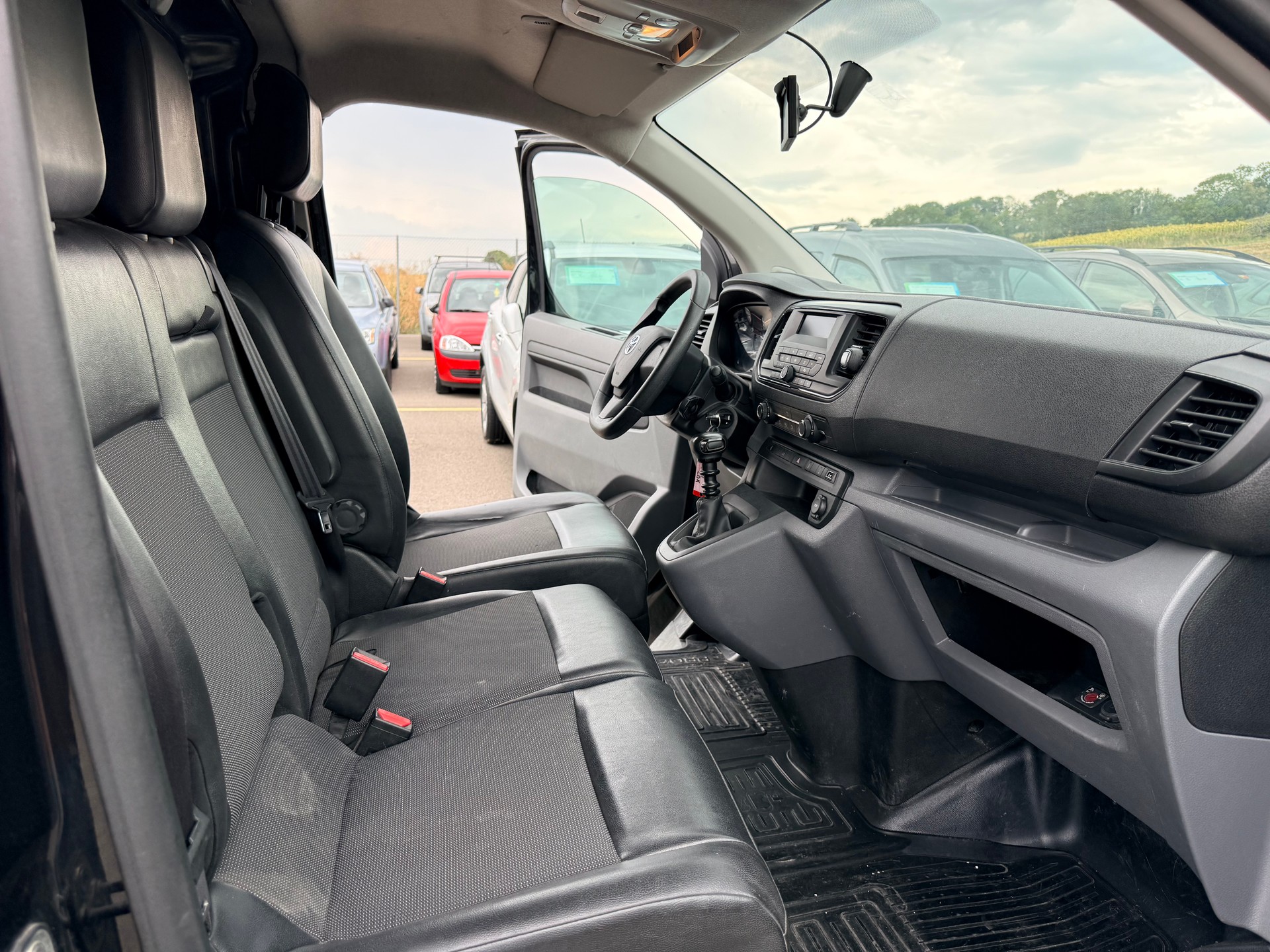 TOYOTA Proace 2.0D Glass Van L2 Luna-image-13