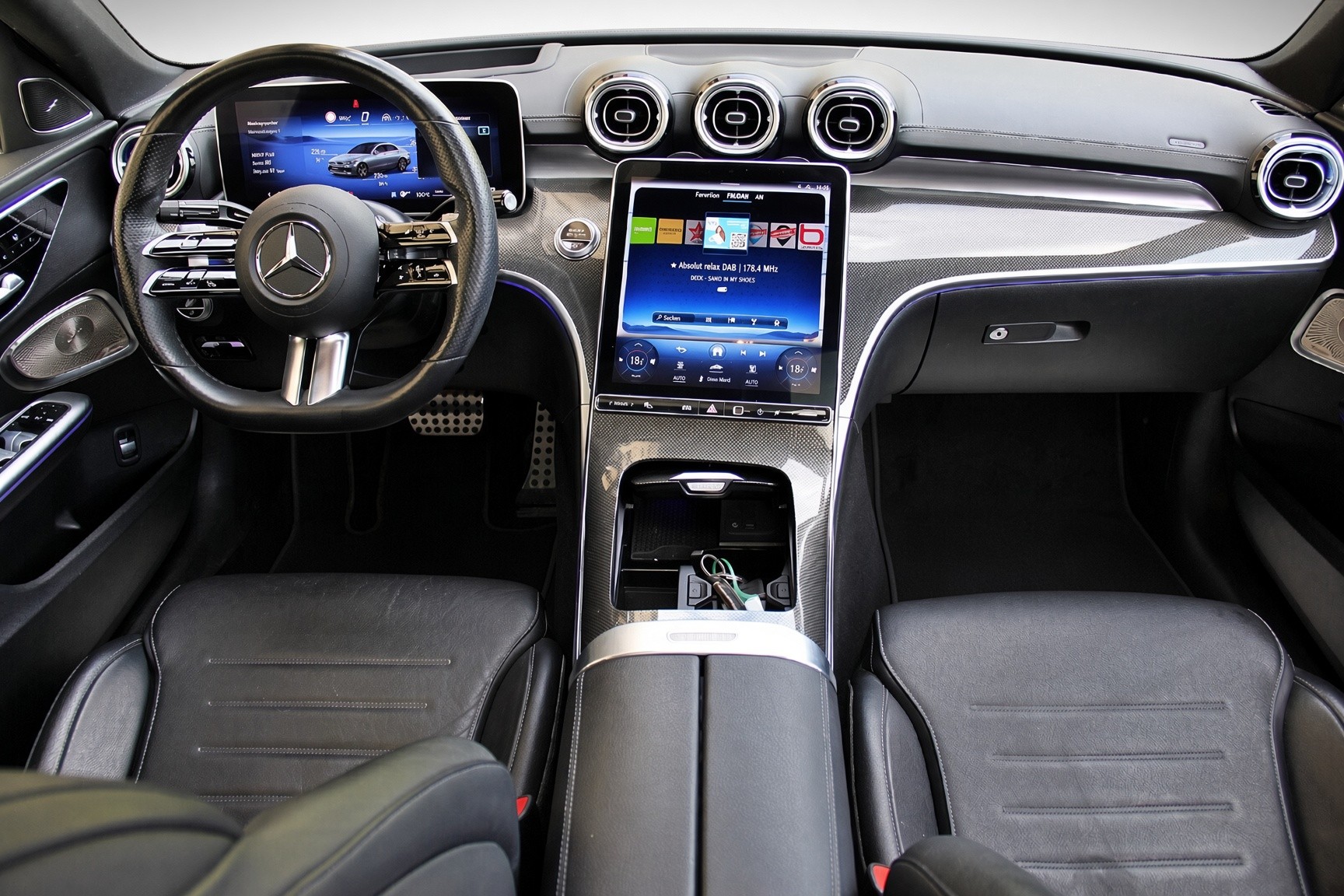MERCEDES-BENZ C 300 4Matic AMG Line-image-10