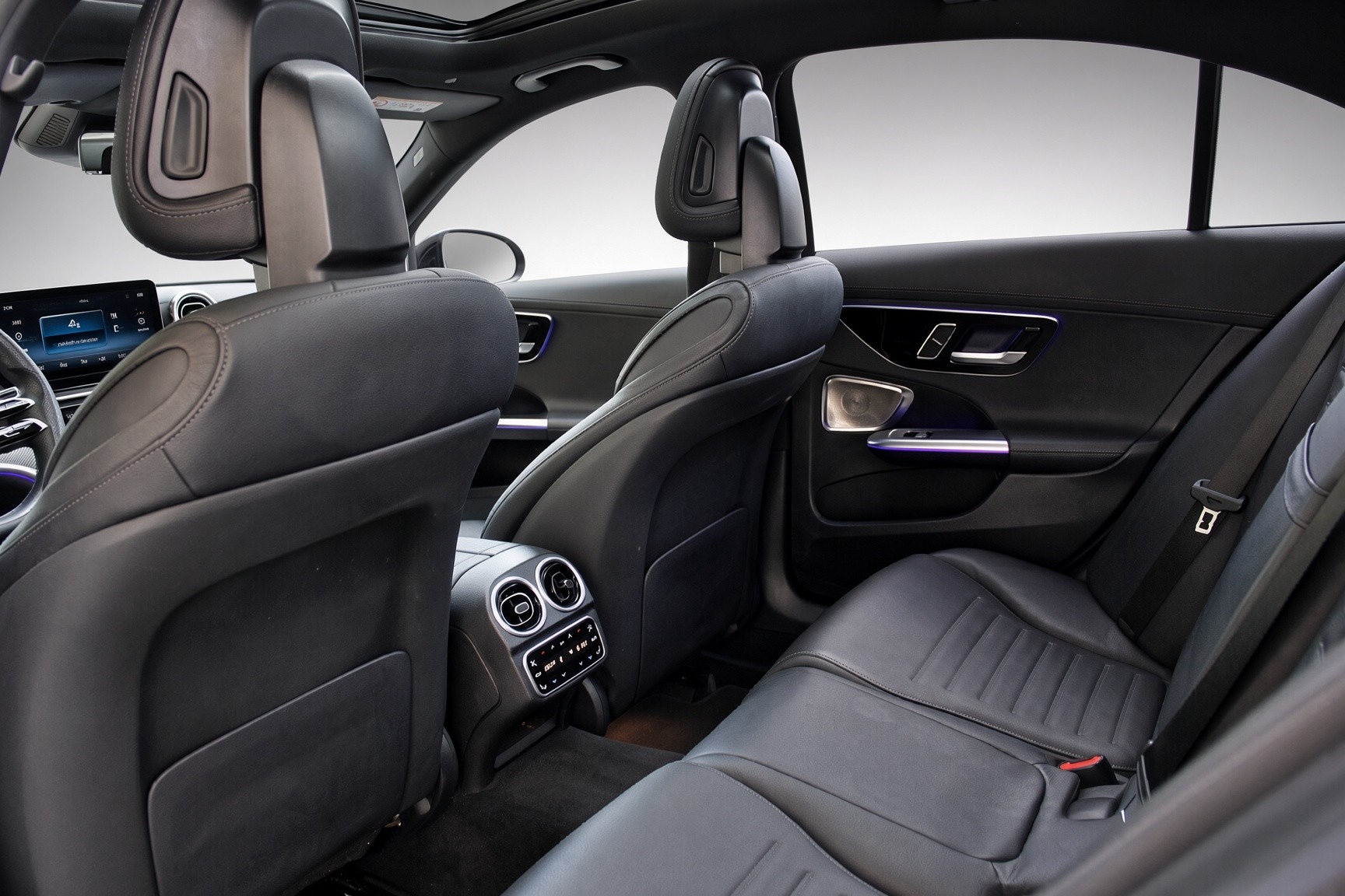 MERCEDES-BENZ C 300 4Matic AMG Line-image-9