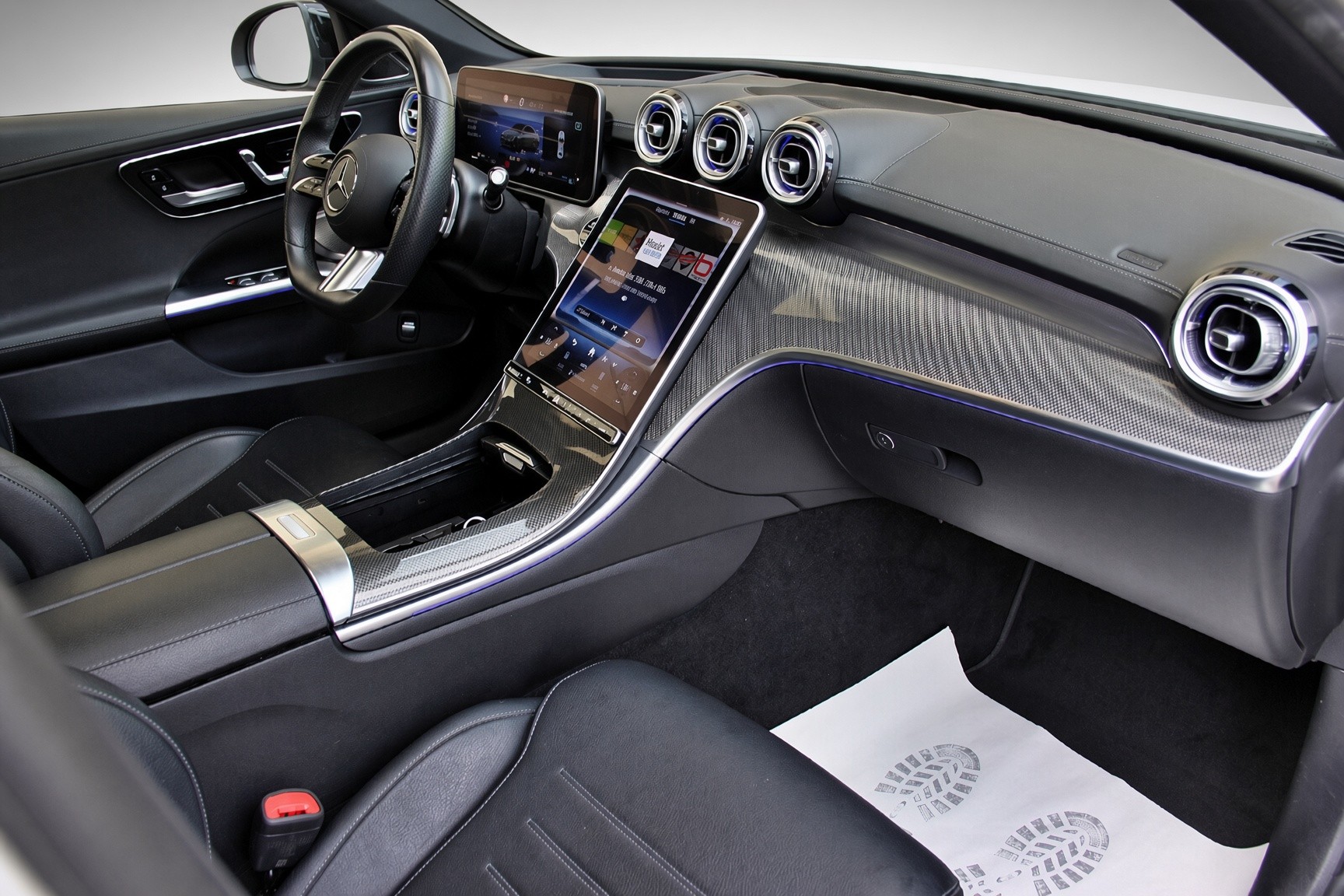 MERCEDES-BENZ C 300 4Matic AMG Line-image-11