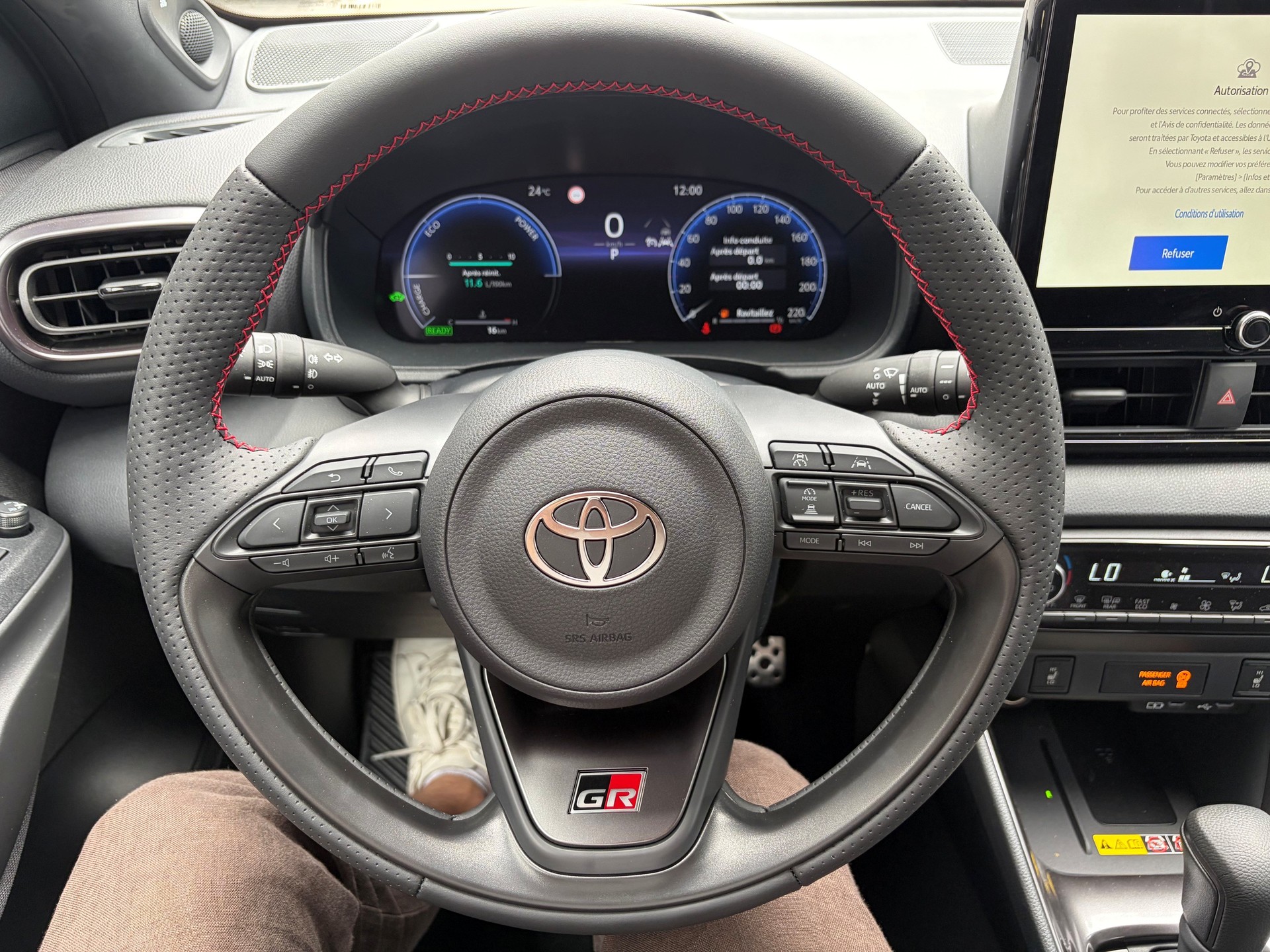 TOYOTA Yaris 1.5 GR Sport e-CVT-image-10