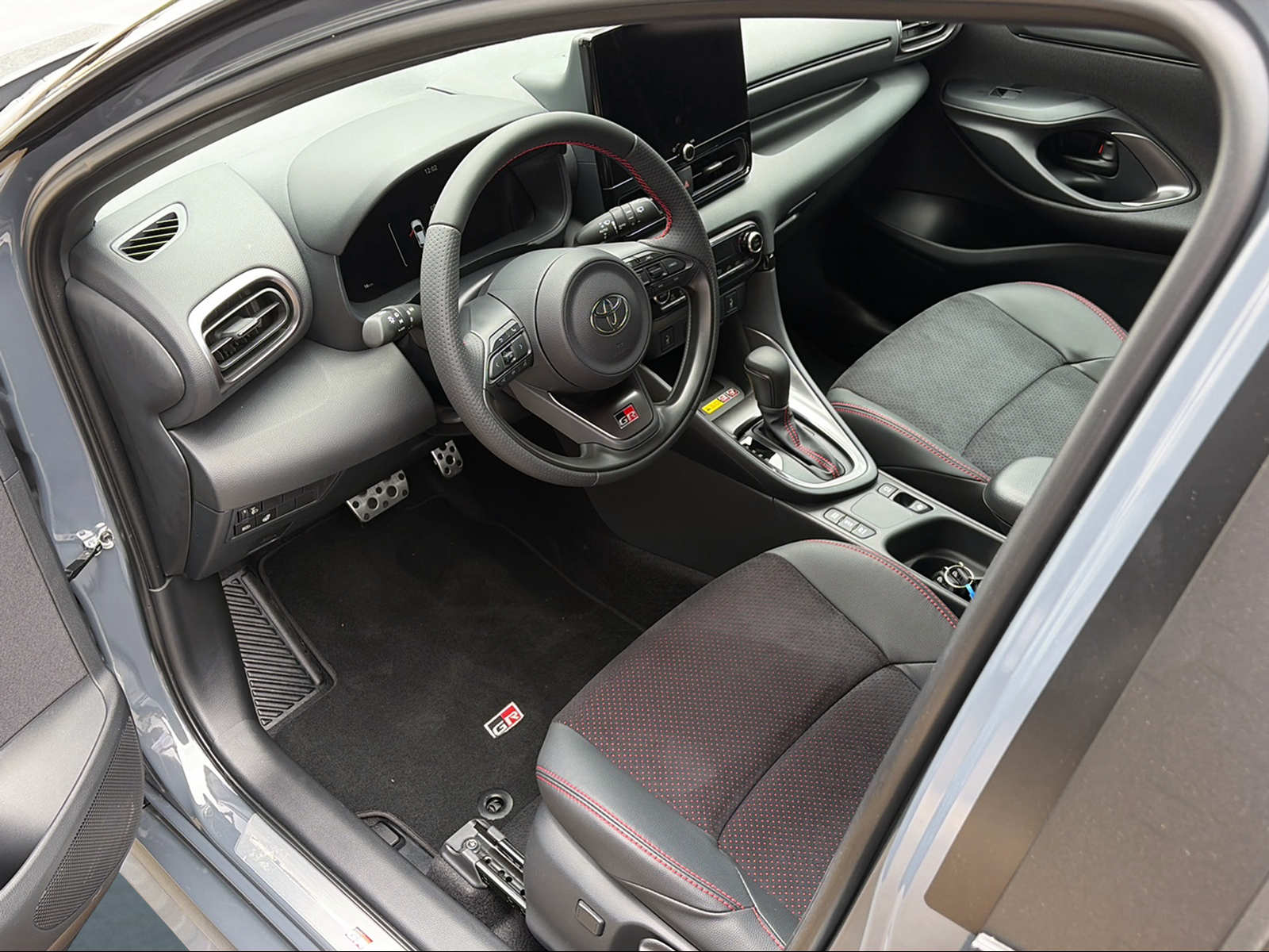 TOYOTA Yaris 1.5 GR Sport e-CVT-image-9