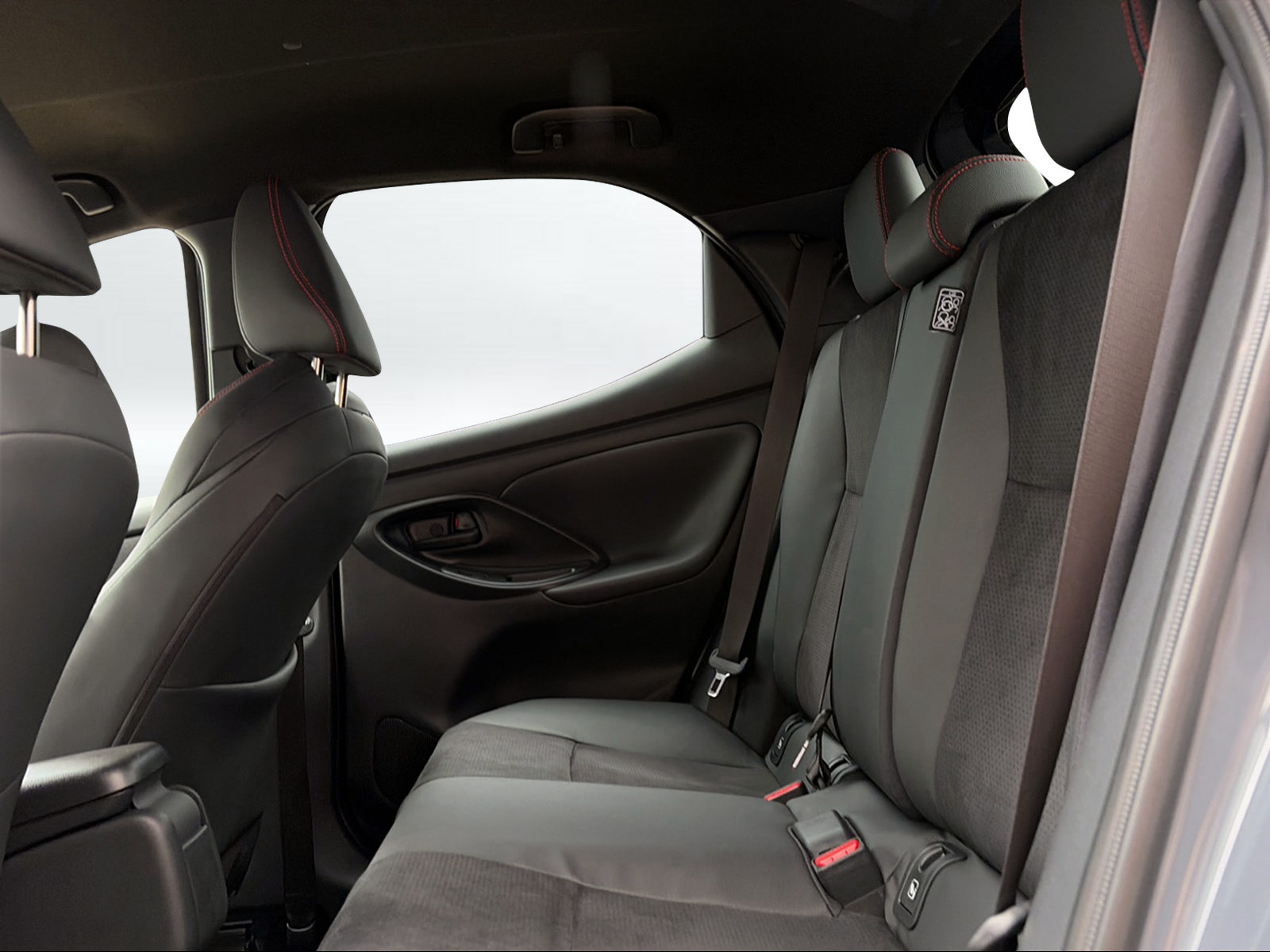 TOYOTA Yaris 1.5 GR Sport e-CVT-image-13