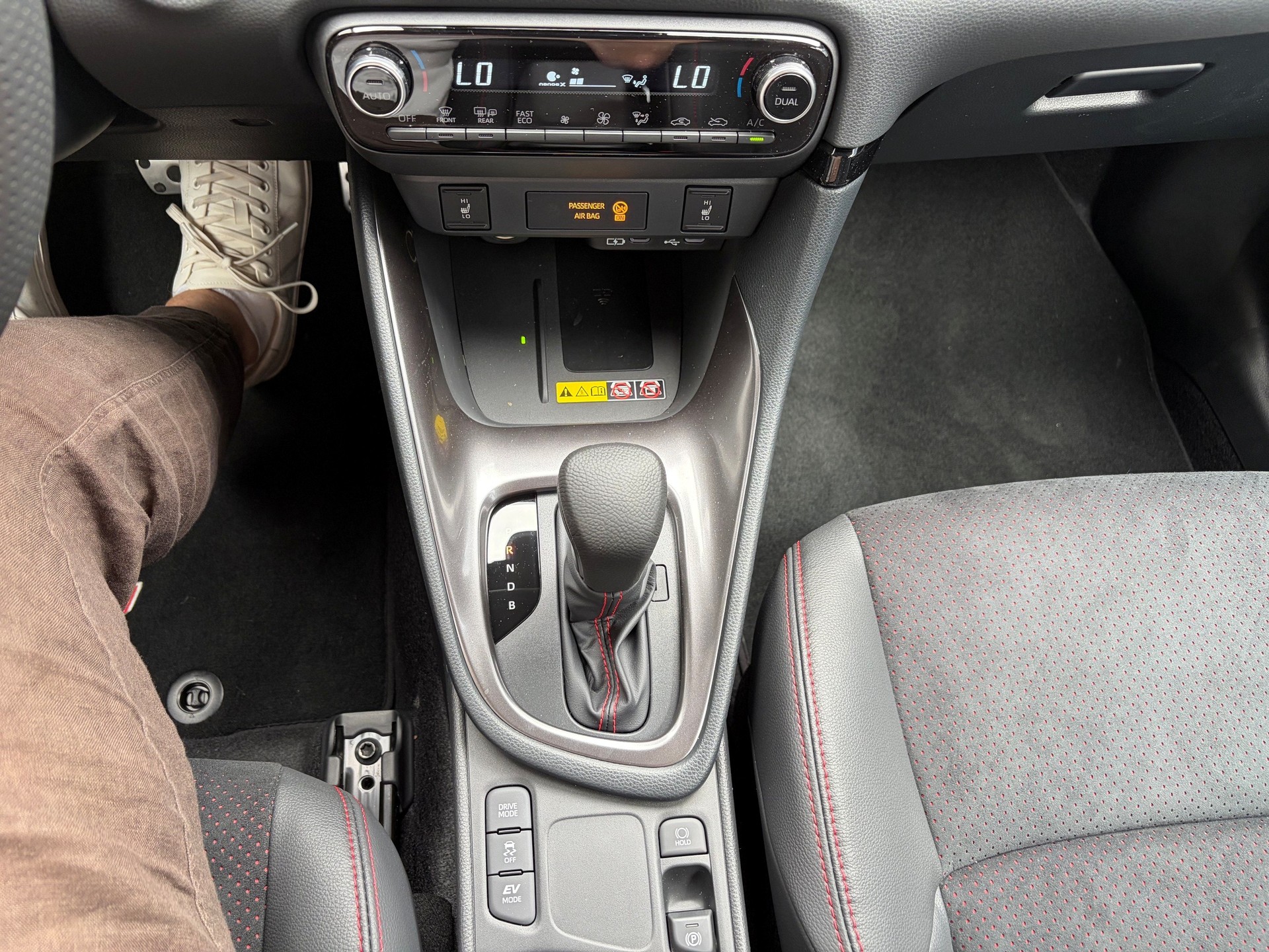 TOYOTA Yaris 1.5 GR Sport e-CVT-image-14