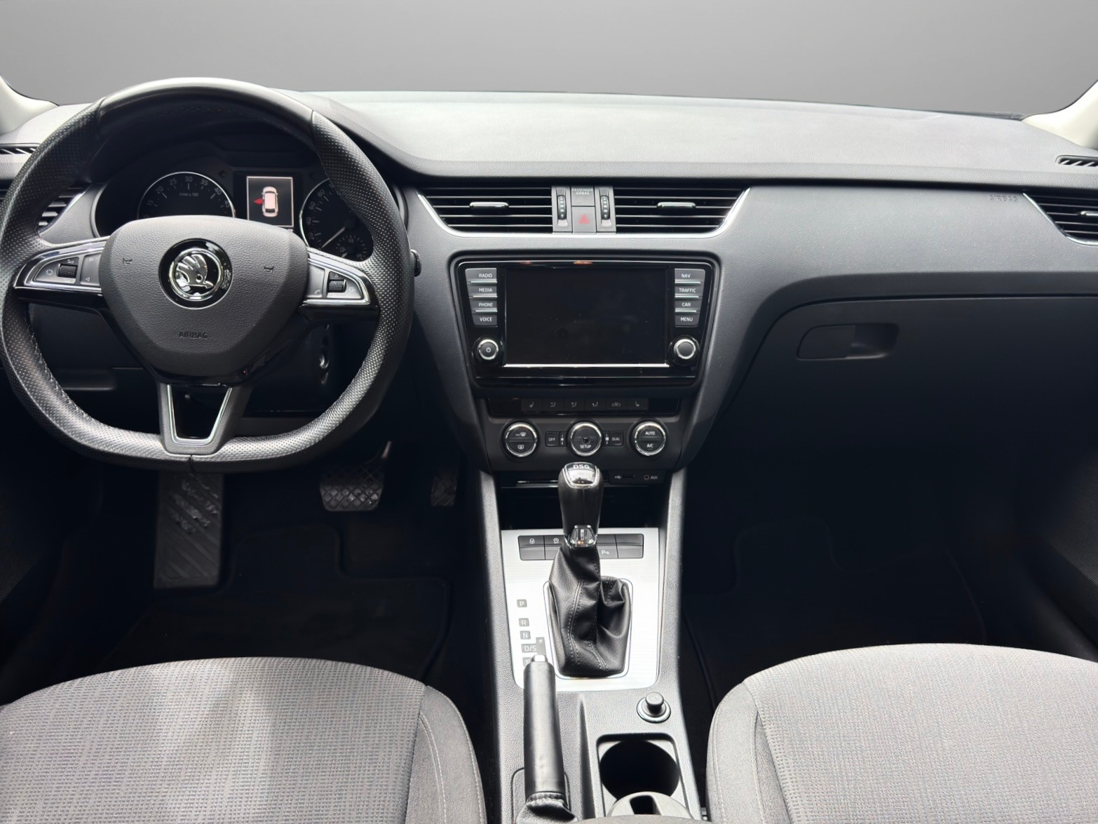 SKODA Octavia Combi 2.0 TDI Elegance DSG-image-8