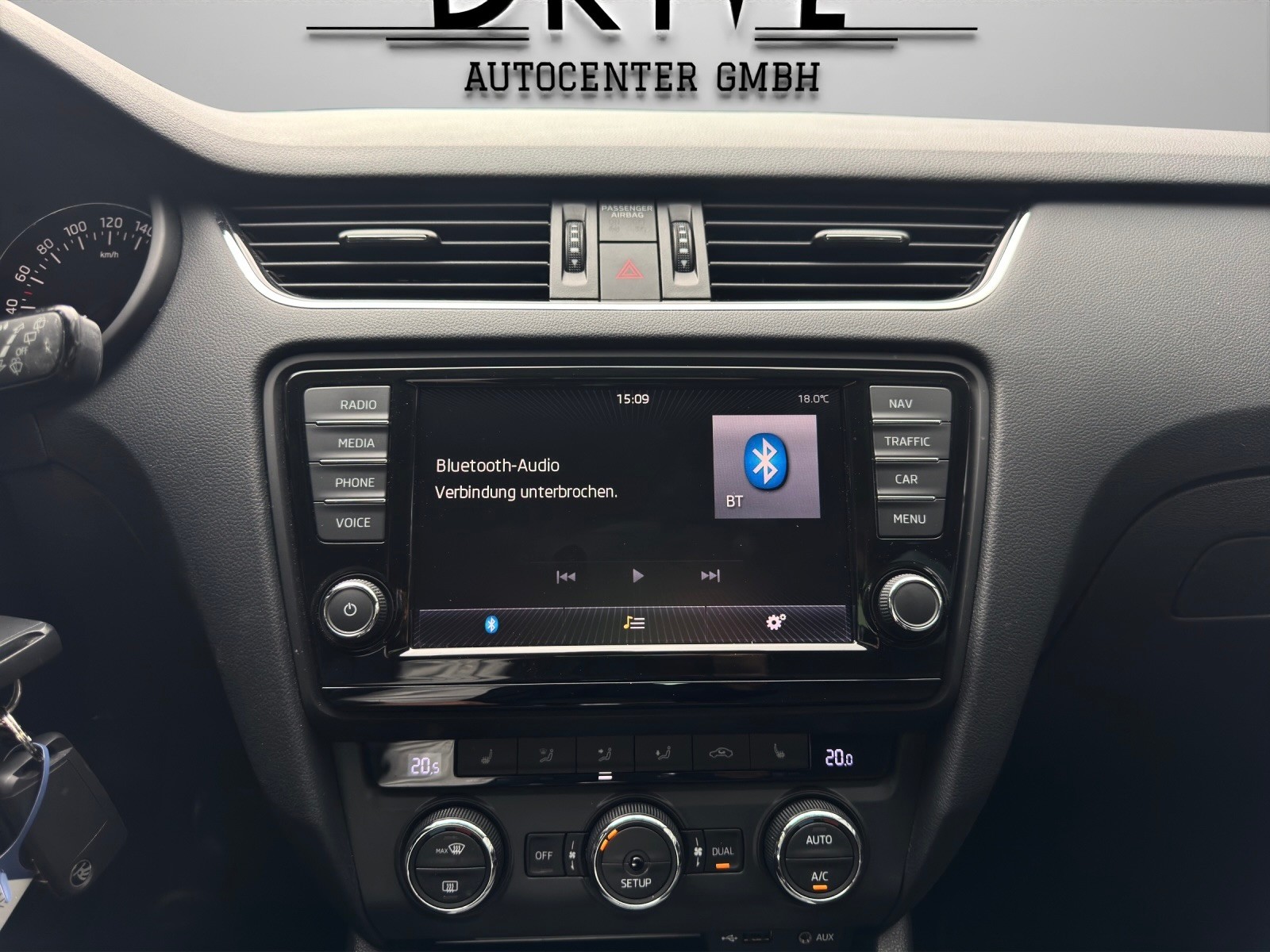 SKODA Octavia Combi 2.0 TDI Elegance DSG-image-16