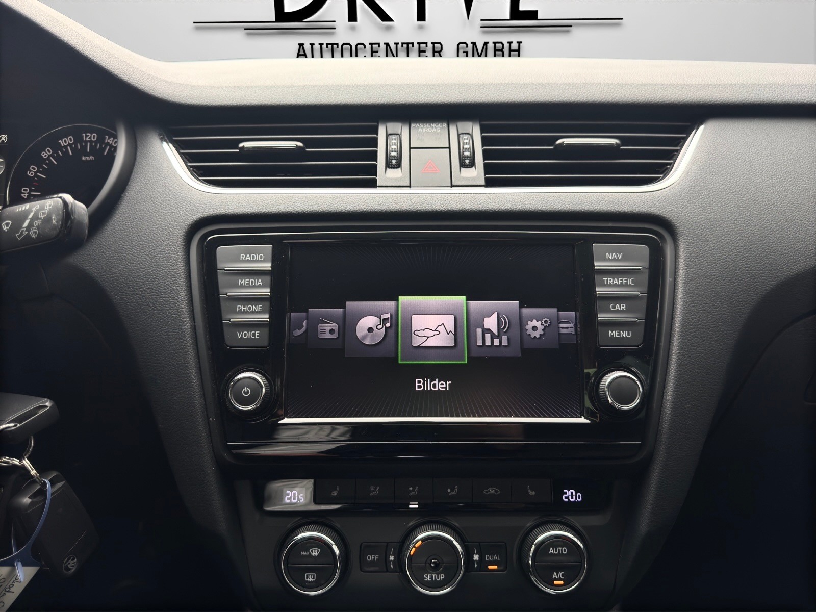 SKODA Octavia Combi 2.0 TDI Elegance DSG-image-15