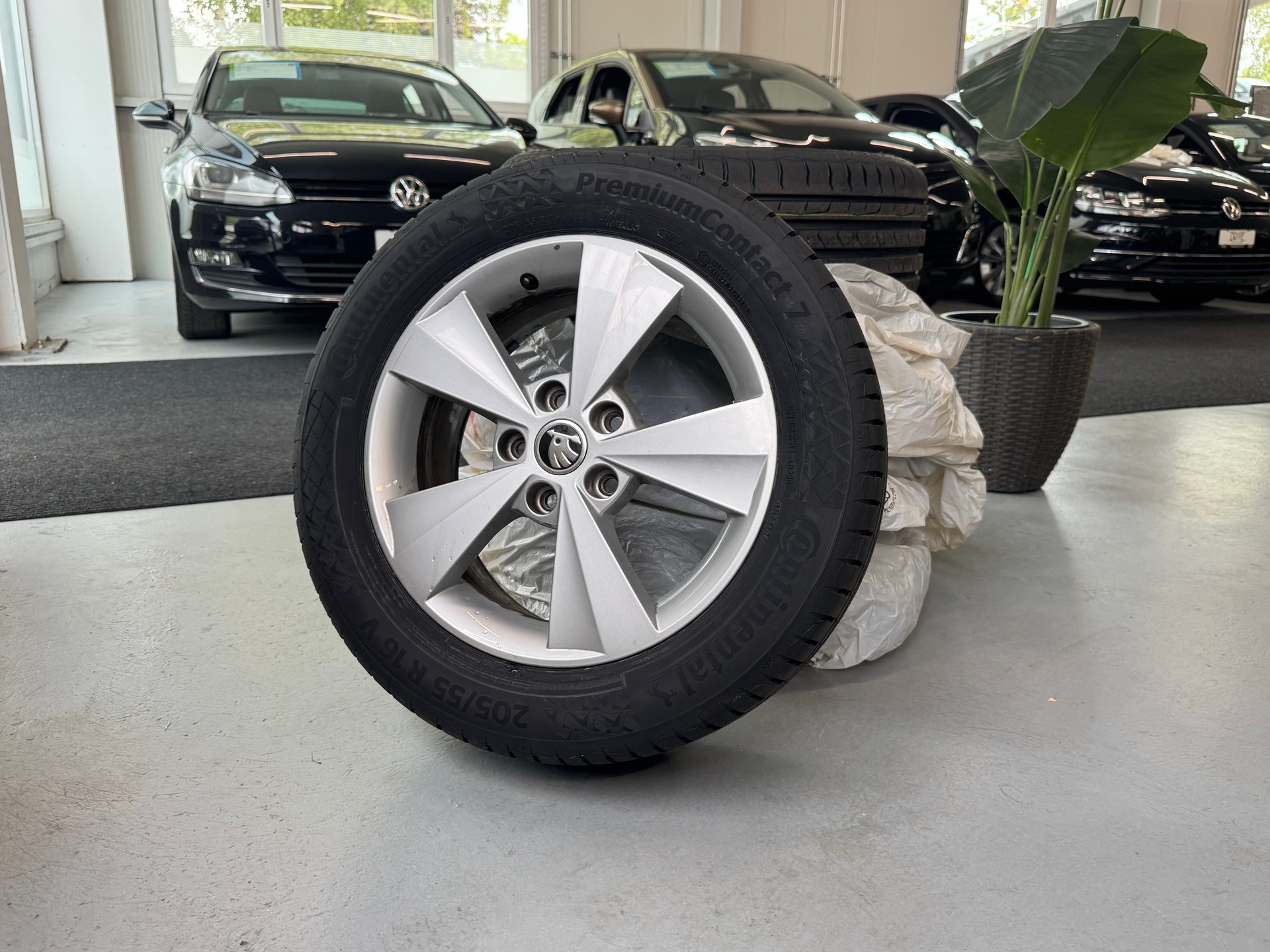 SKODA Octavia Combi 2.0 TDI Elegance DSG-image-22