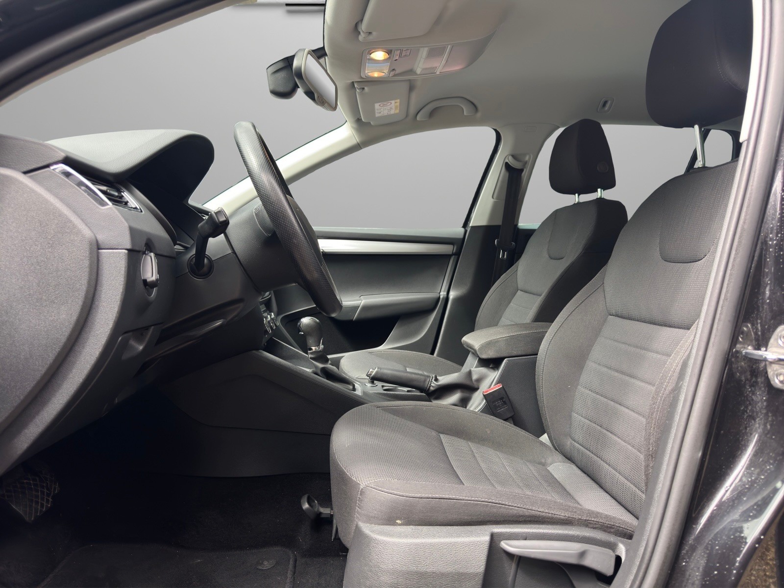 SKODA Octavia Combi 2.0 TDI Elegance DSG-image-7