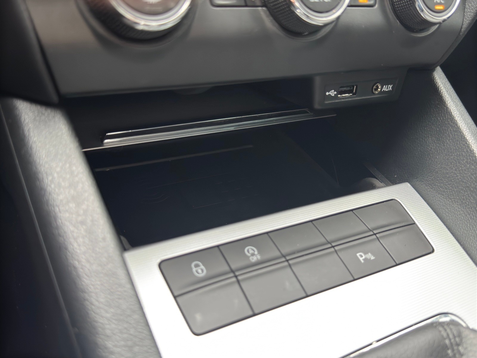 SKODA Octavia Combi 2.0 TDI Elegance DSG-image-19
