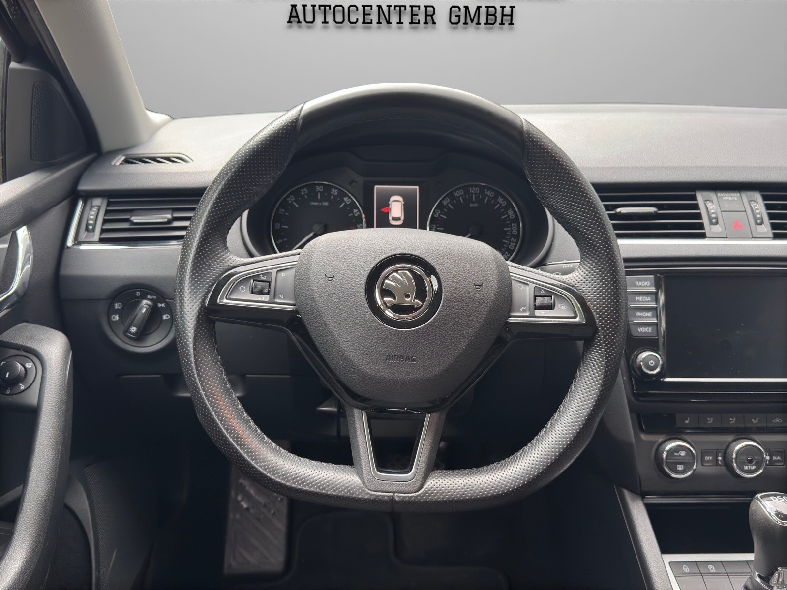 SKODA Octavia Combi 2.0 TDI Elegance DSG-image-9