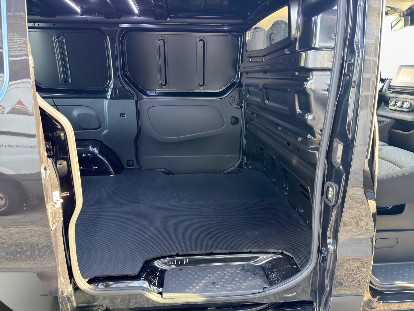 RENAULT Trafic 2.0 Blue dCi 130 Advance L1H1-image-16
