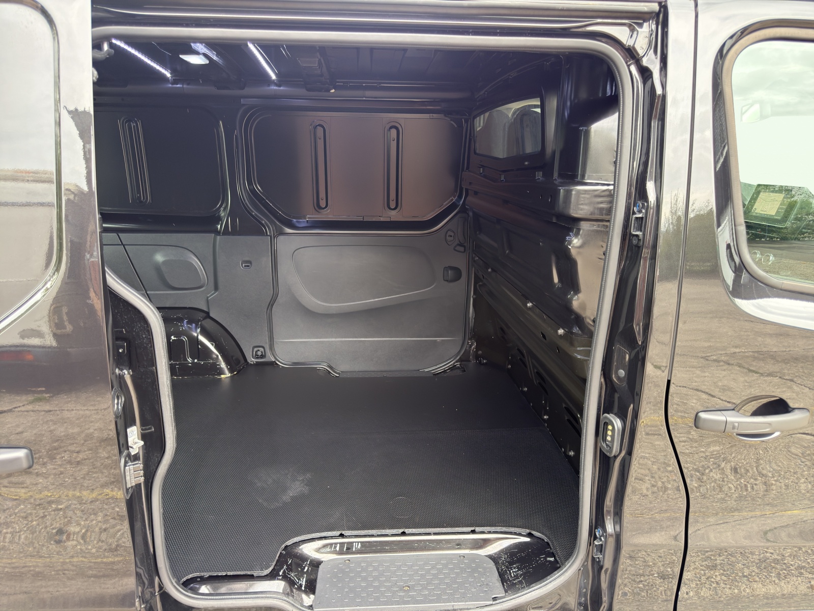 RENAULT Trafic 2.0 Blue dCi 130 Advance L1H1-image-19